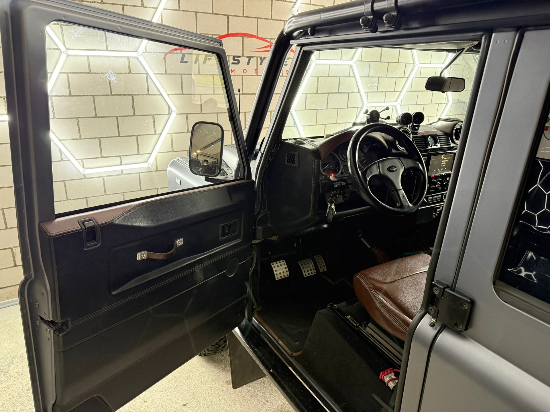 LAND ROVER Defender 110 SW 2.4Tdc Black Pearl - 7