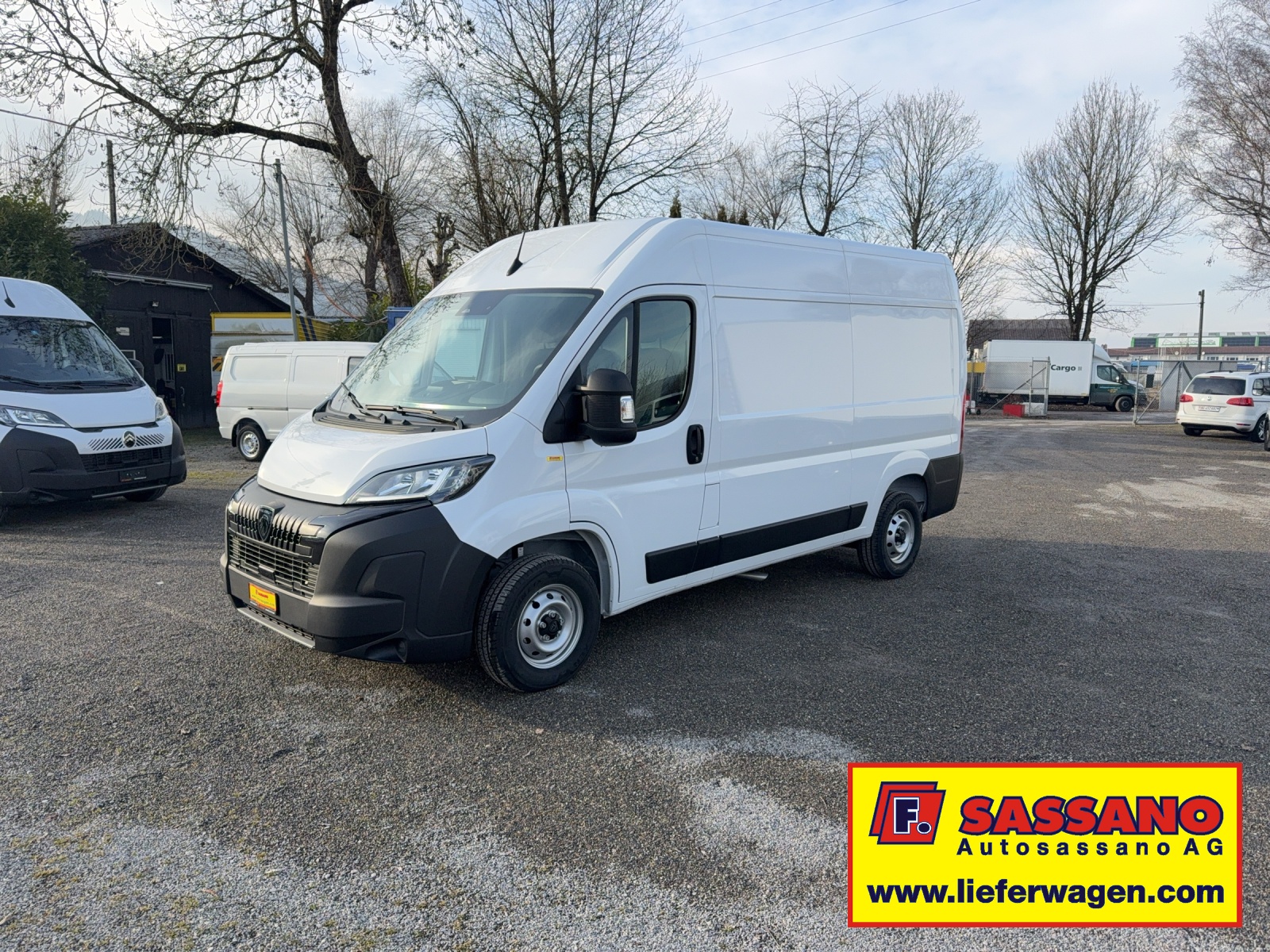 PEUGEOT Boxer 2.2 BlueHDI 140 L2H2 neues Interieur - 2