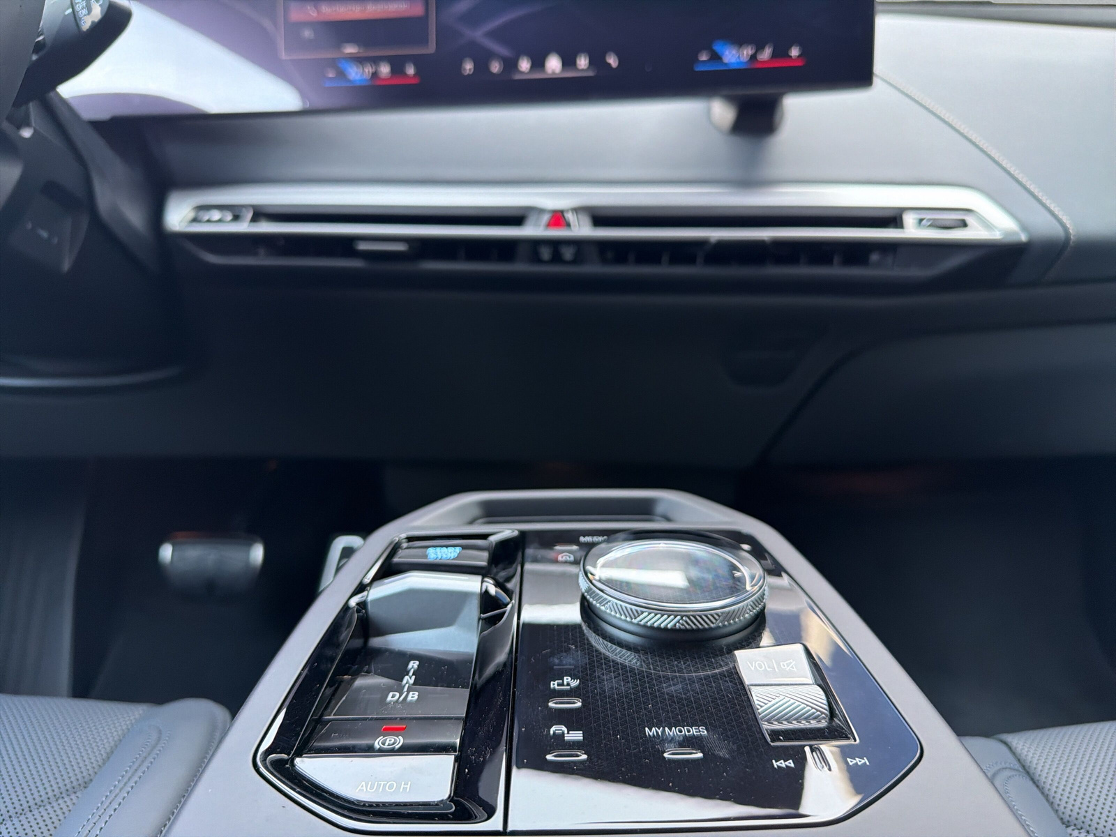 BMW iX xDrive60 M Sport Pro - 18