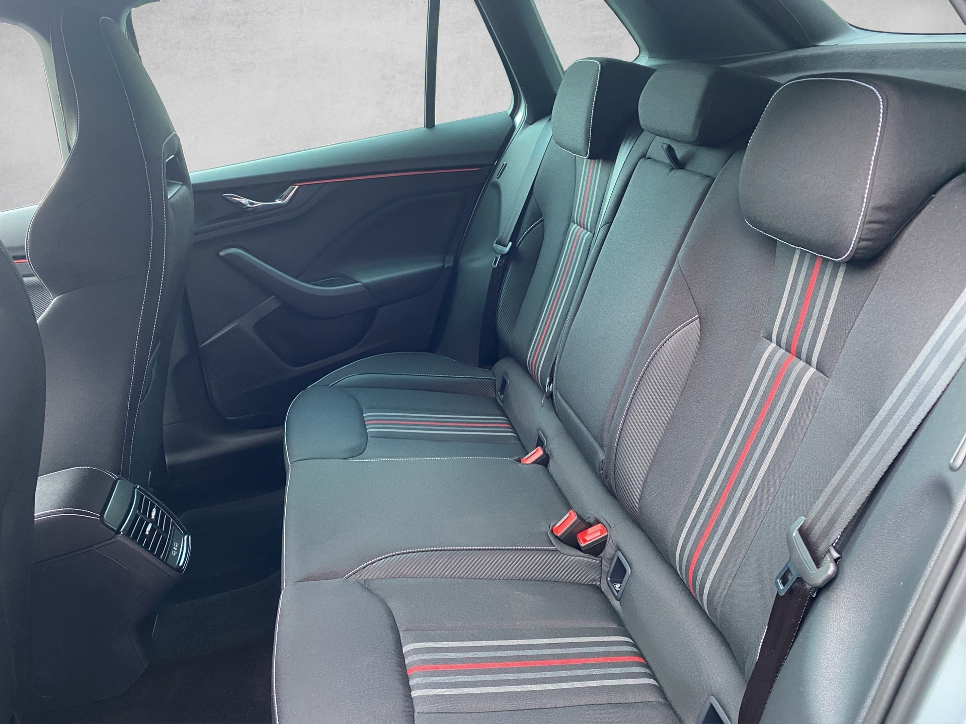 SKODA Kamiq 1.5 TSI Monte Carlo DSG - 14