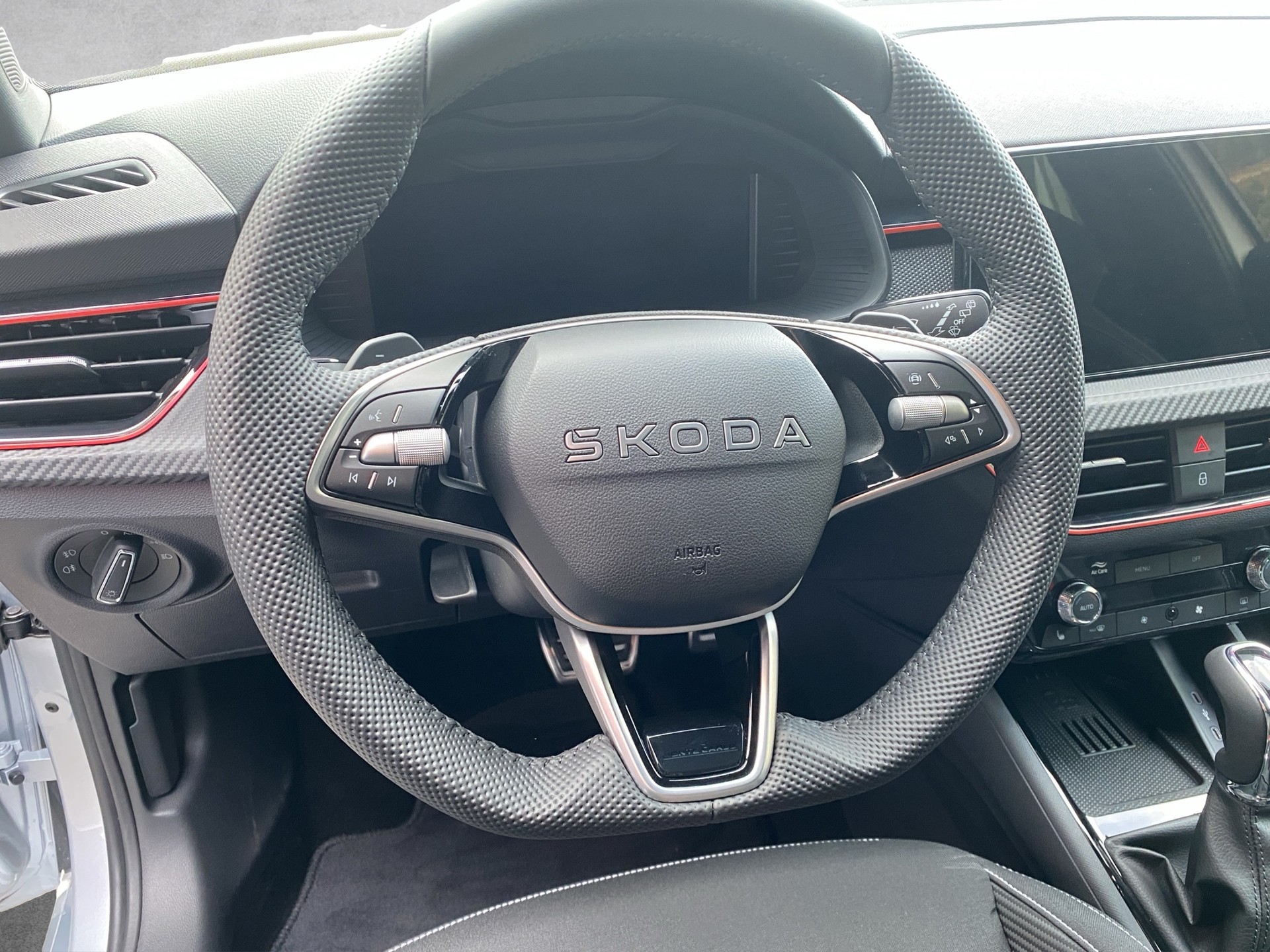 SKODA Kamiq 1.5 TSI Monte Carlo DSG - 11