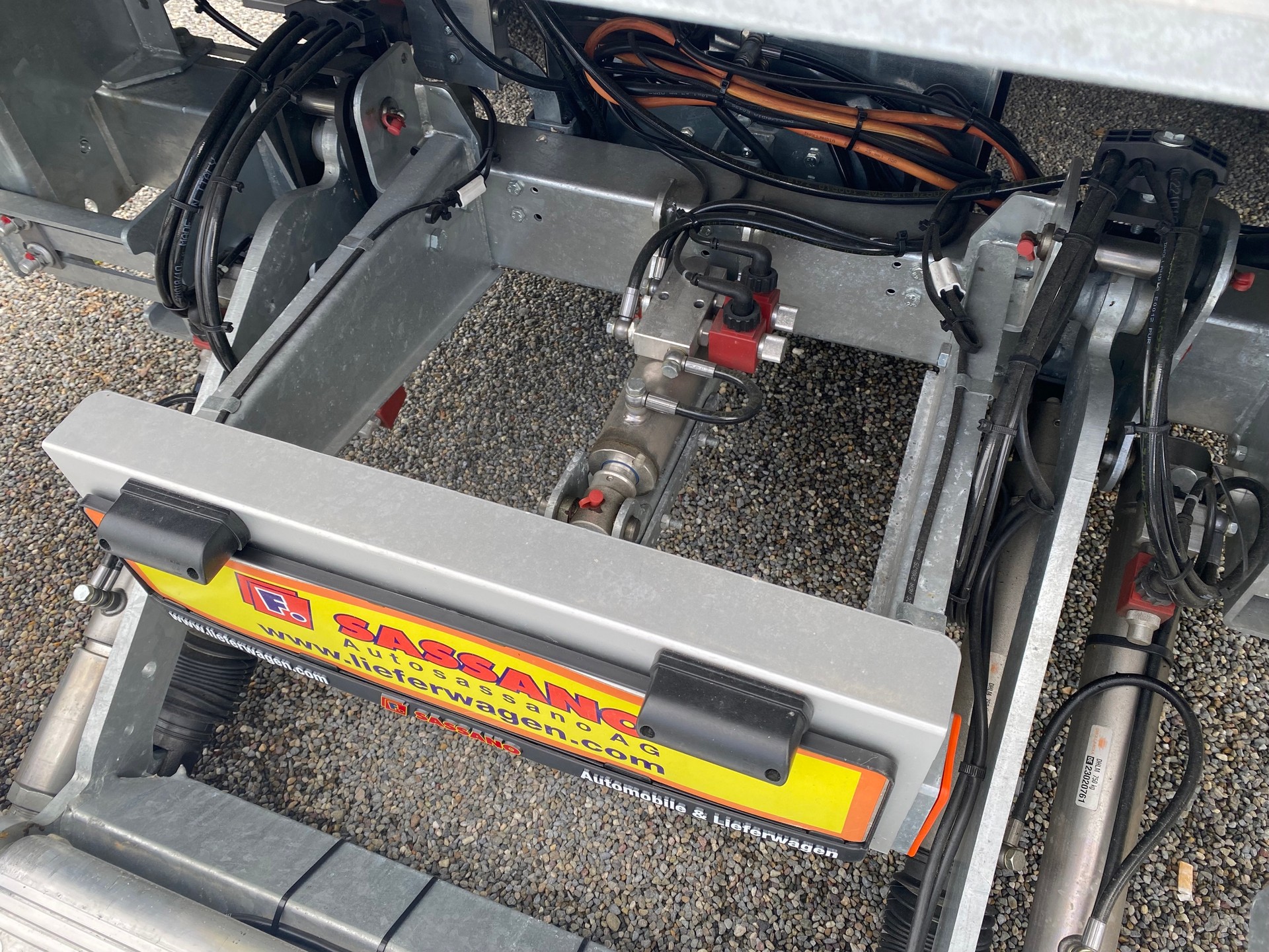 IVECO Daily 35 S 18 HI-MATIC Ultra Light Durchladesystem mit 2 x Hebebühne 2.40m Innenhöhe ( AZ ) - 7