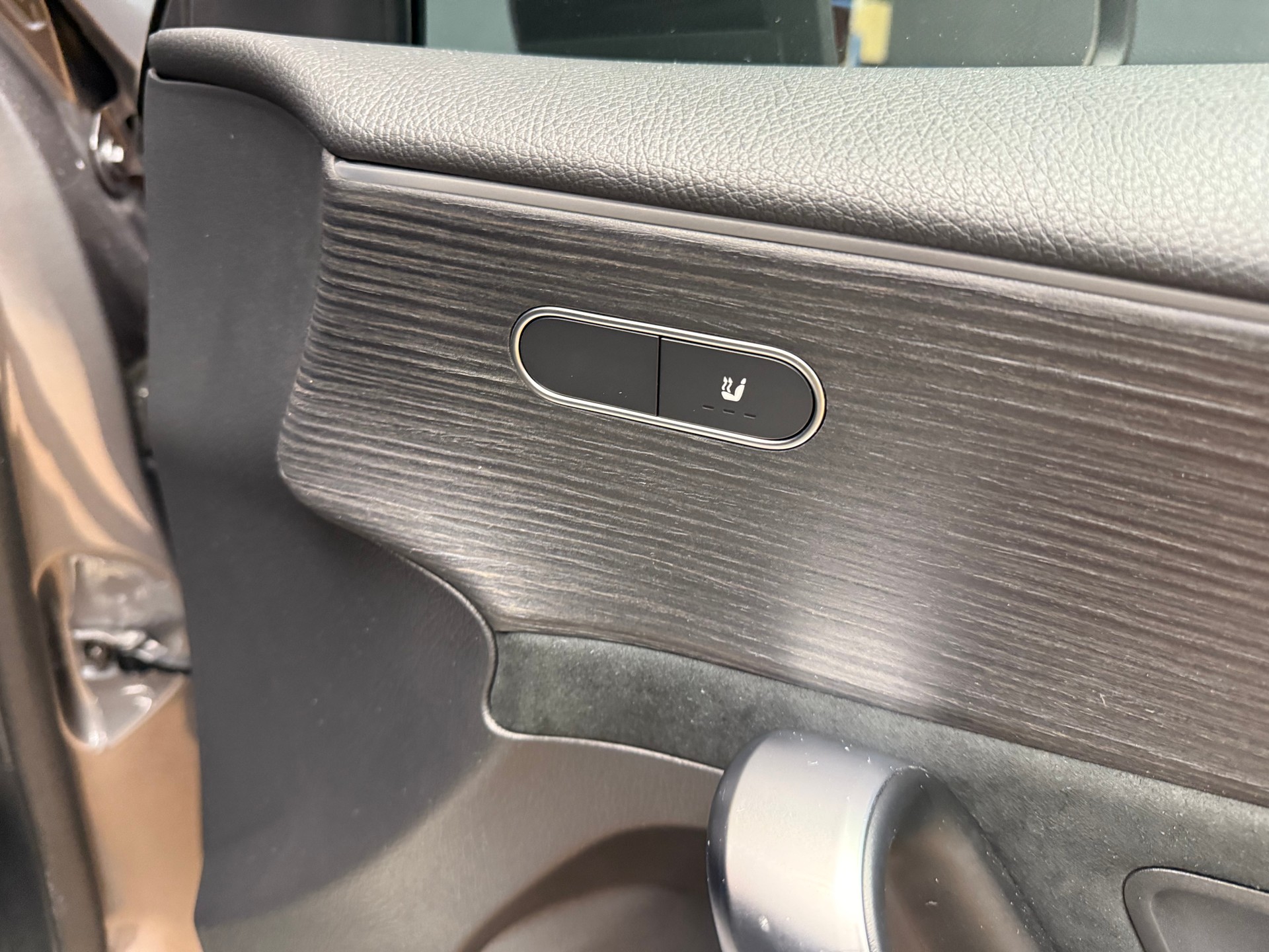 MERCEDES-BENZ A 200 - AMG - Limousine / Rückfahrkamera / Panorama-Dach / Ambiente-Licht - 13