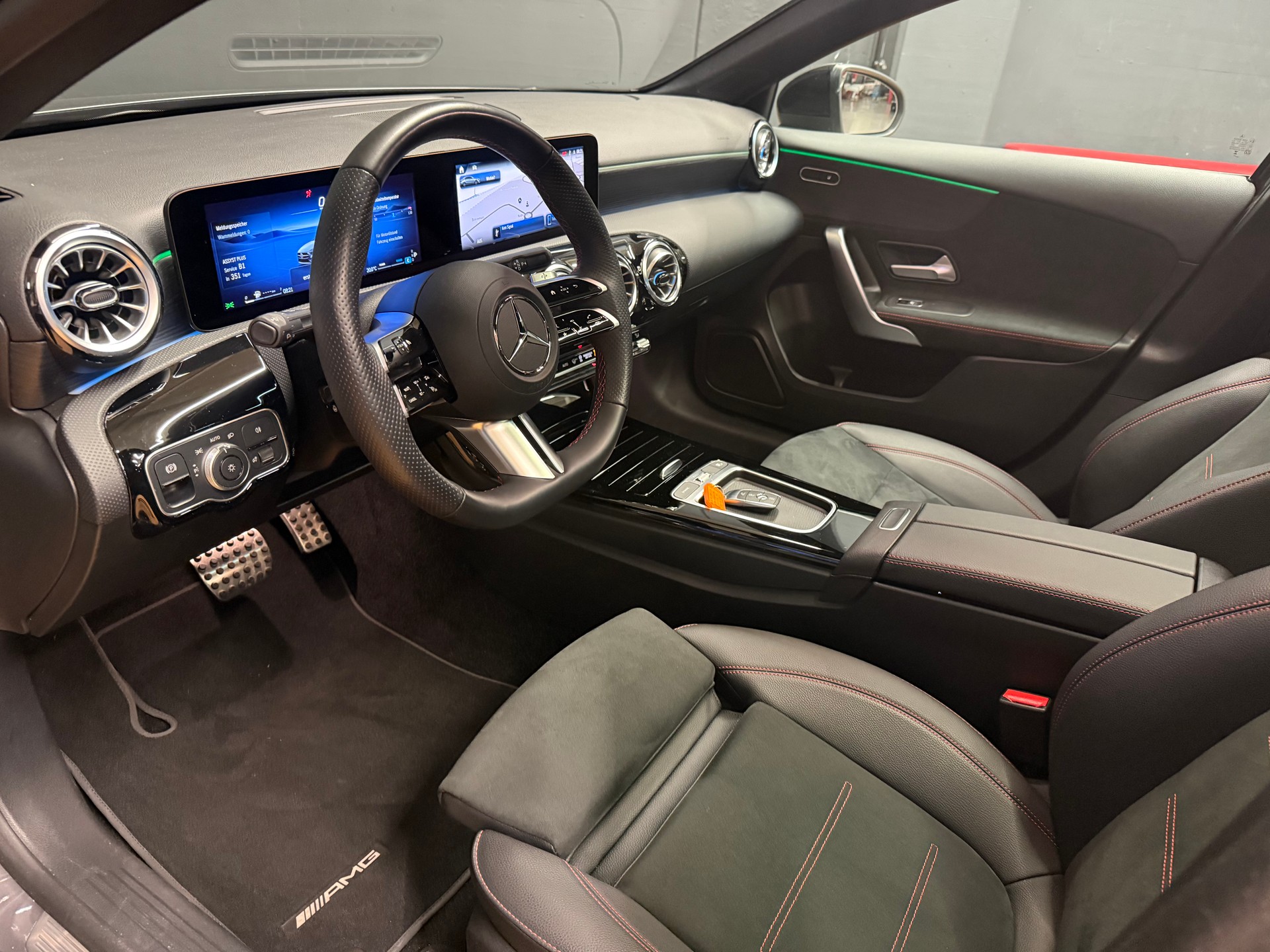 MERCEDES-BENZ A 200 - AMG - Limousine / Rückfahrkamera / Panorama-Dach / Ambiente-Licht - 16