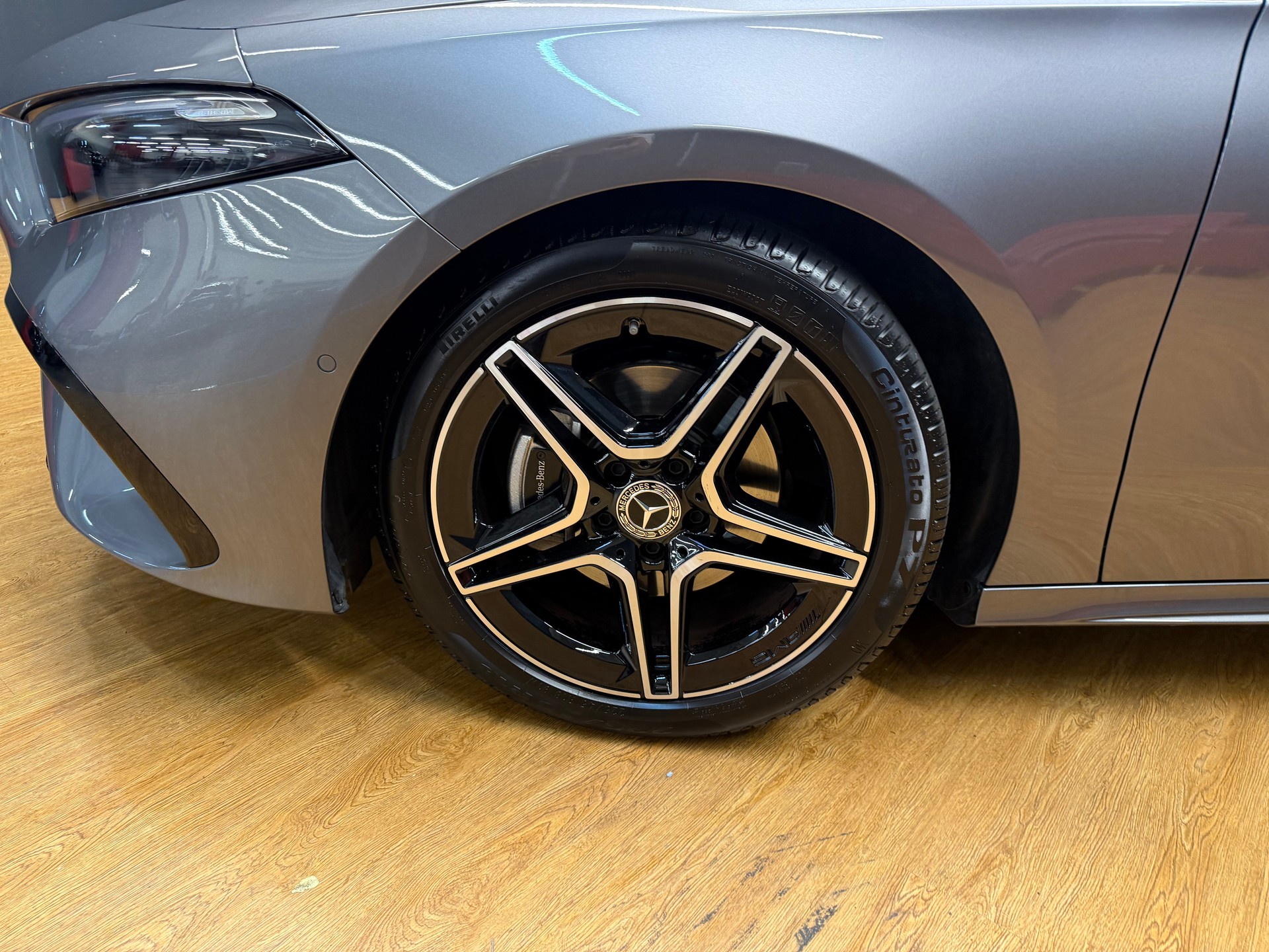 MERCEDES-BENZ A 200 - AMG - Limousine / Rückfahrkamera / Panorama-Dach / Ambiente-Licht - 7