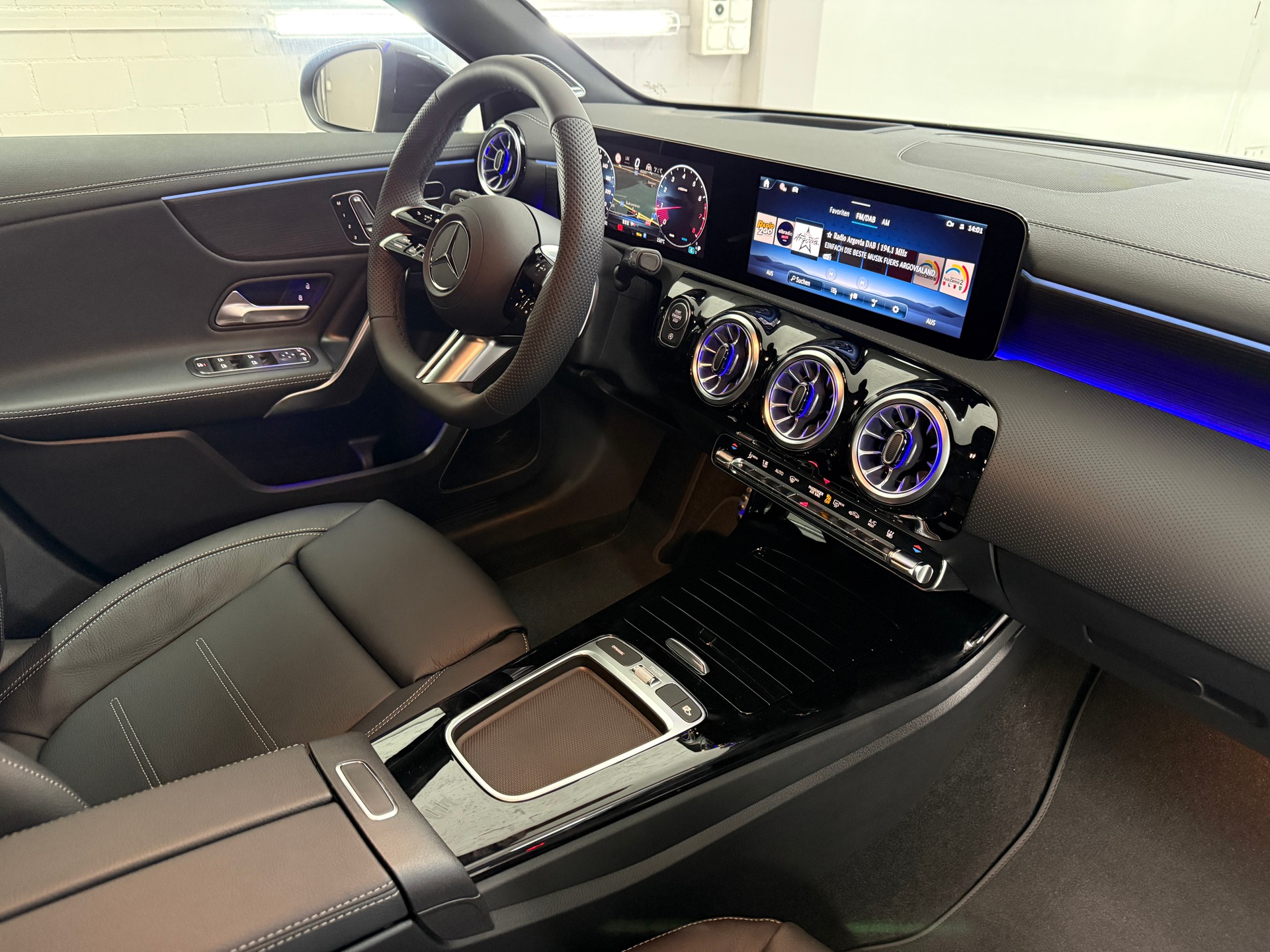 MERCEDES-BENZ A 250 4MATIC Kompaktlimousine - 12