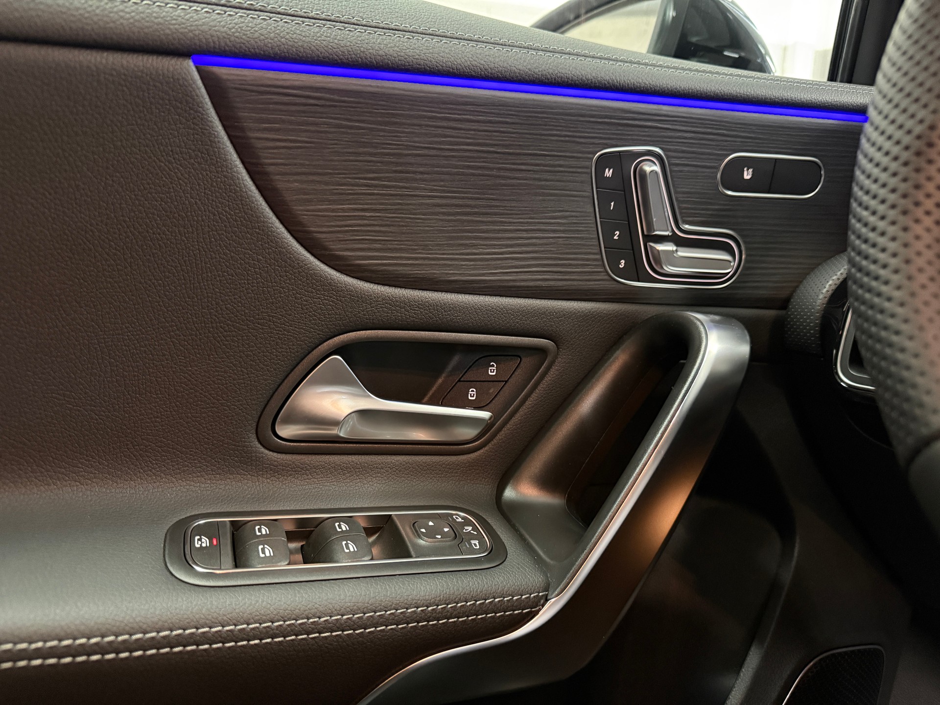 MERCEDES-BENZ A 250 4MATIC Kompaktlimousine - 16