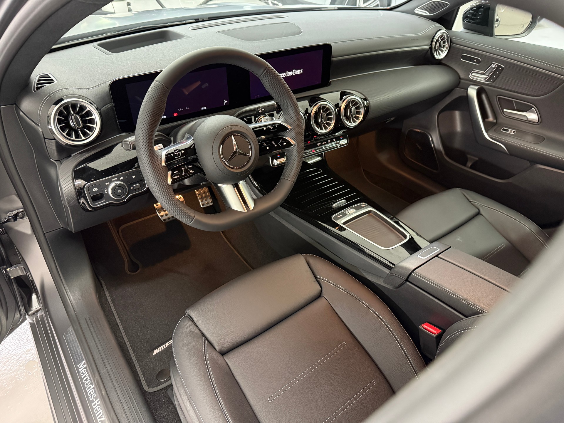 MERCEDES-BENZ A 250 4MATIC Kompaktlimousine - 7