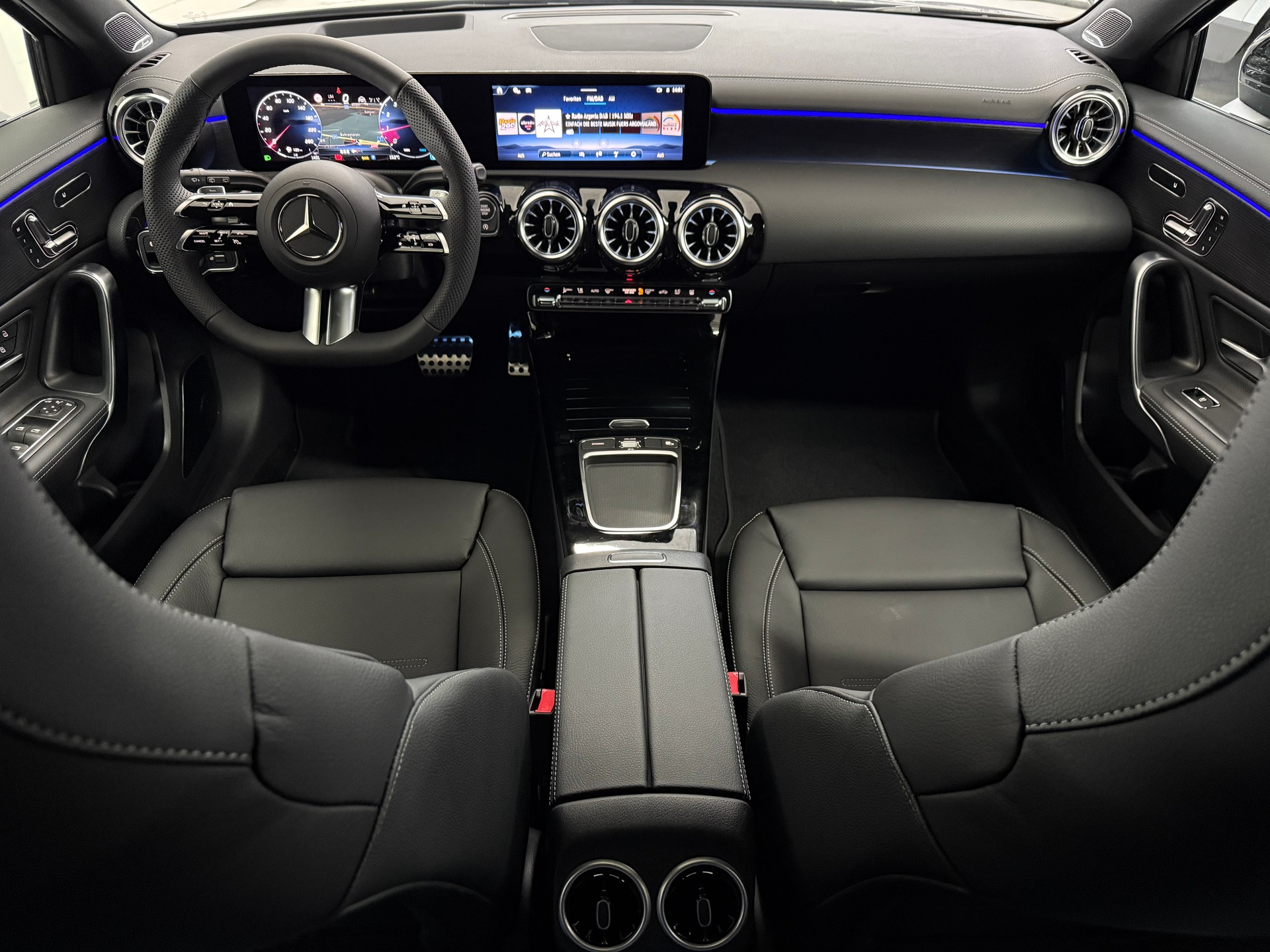 MERCEDES-BENZ A 250 4MATIC Kompaktlimousine - 8