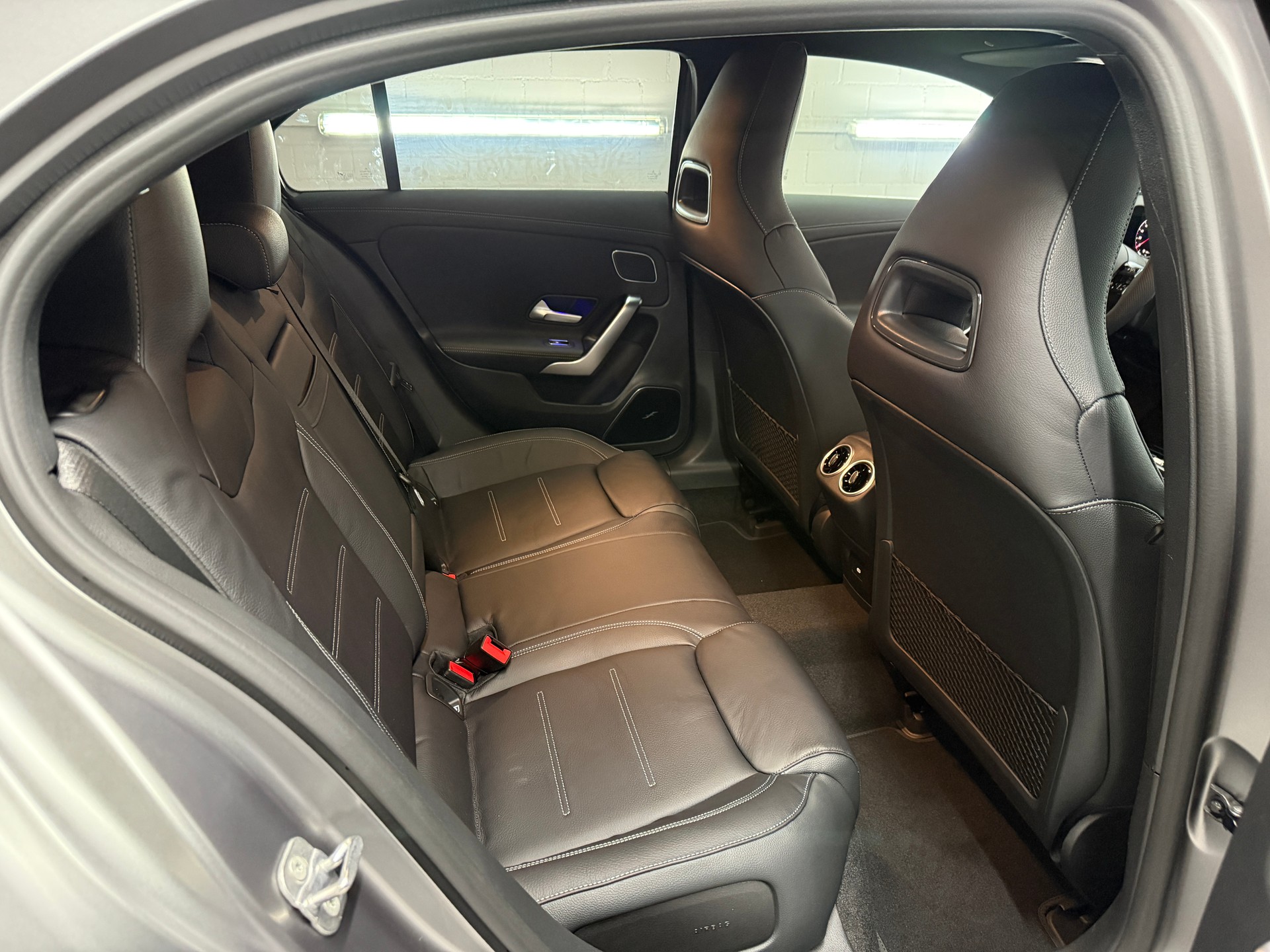 MERCEDES-BENZ A 250 4MATIC Kompaktlimousine - 9