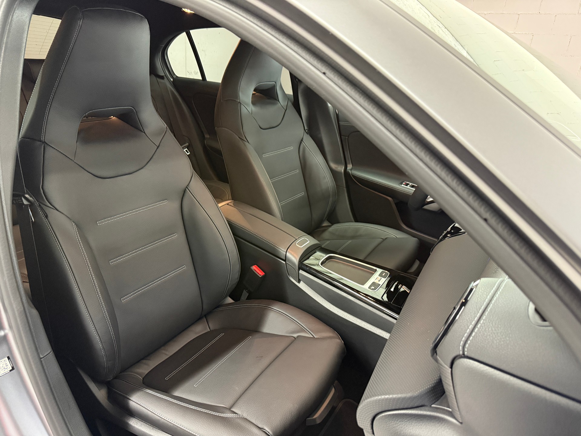 MERCEDES-BENZ A 250 4MATIC Kompaktlimousine - 10