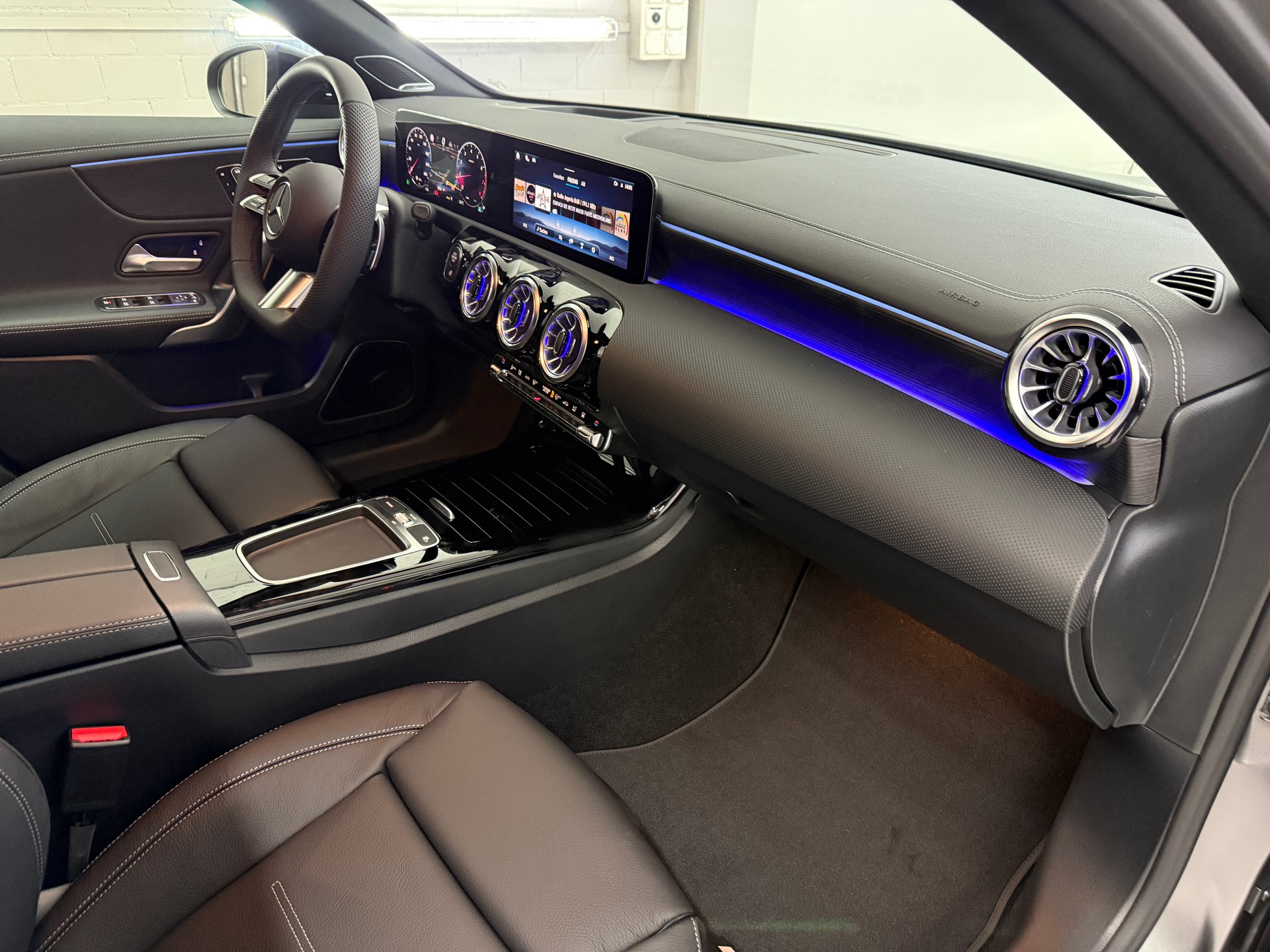 MERCEDES-BENZ A 250 4MATIC Kompaktlimousine - 11