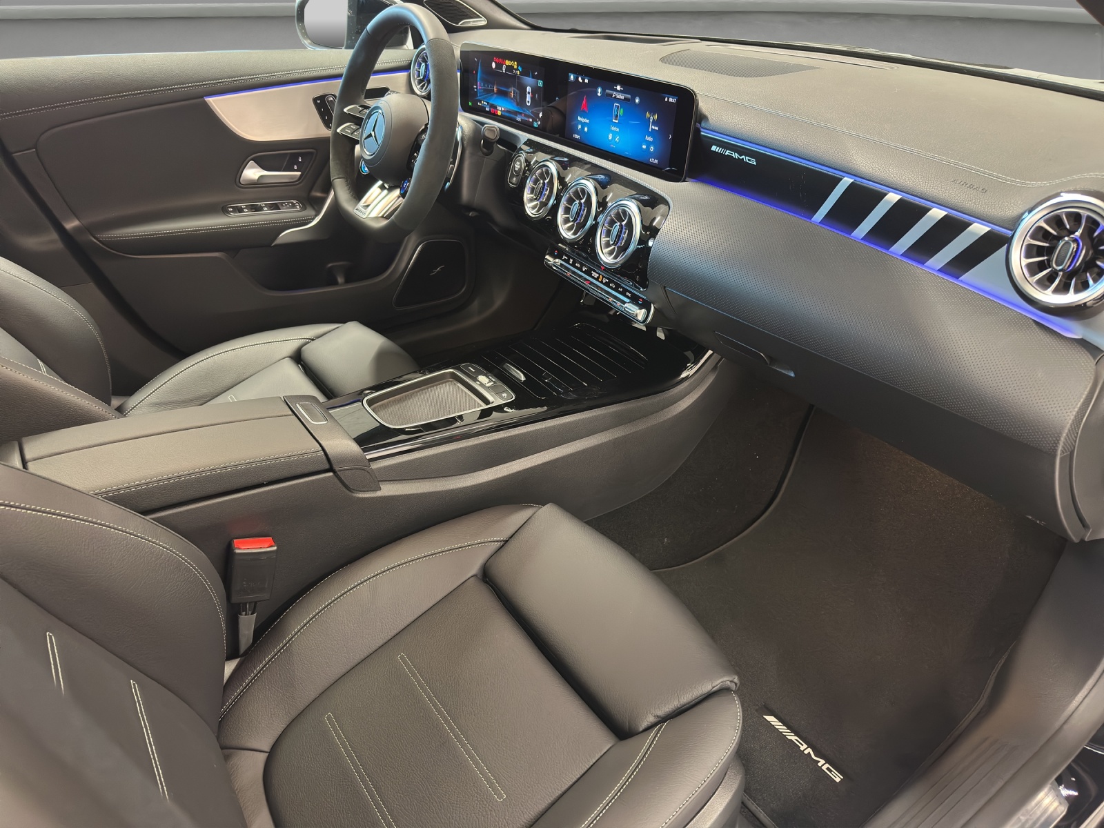 MERCEDES-BENZ CLA 45 S AMG 4Matic+ 8G-DCT - 17