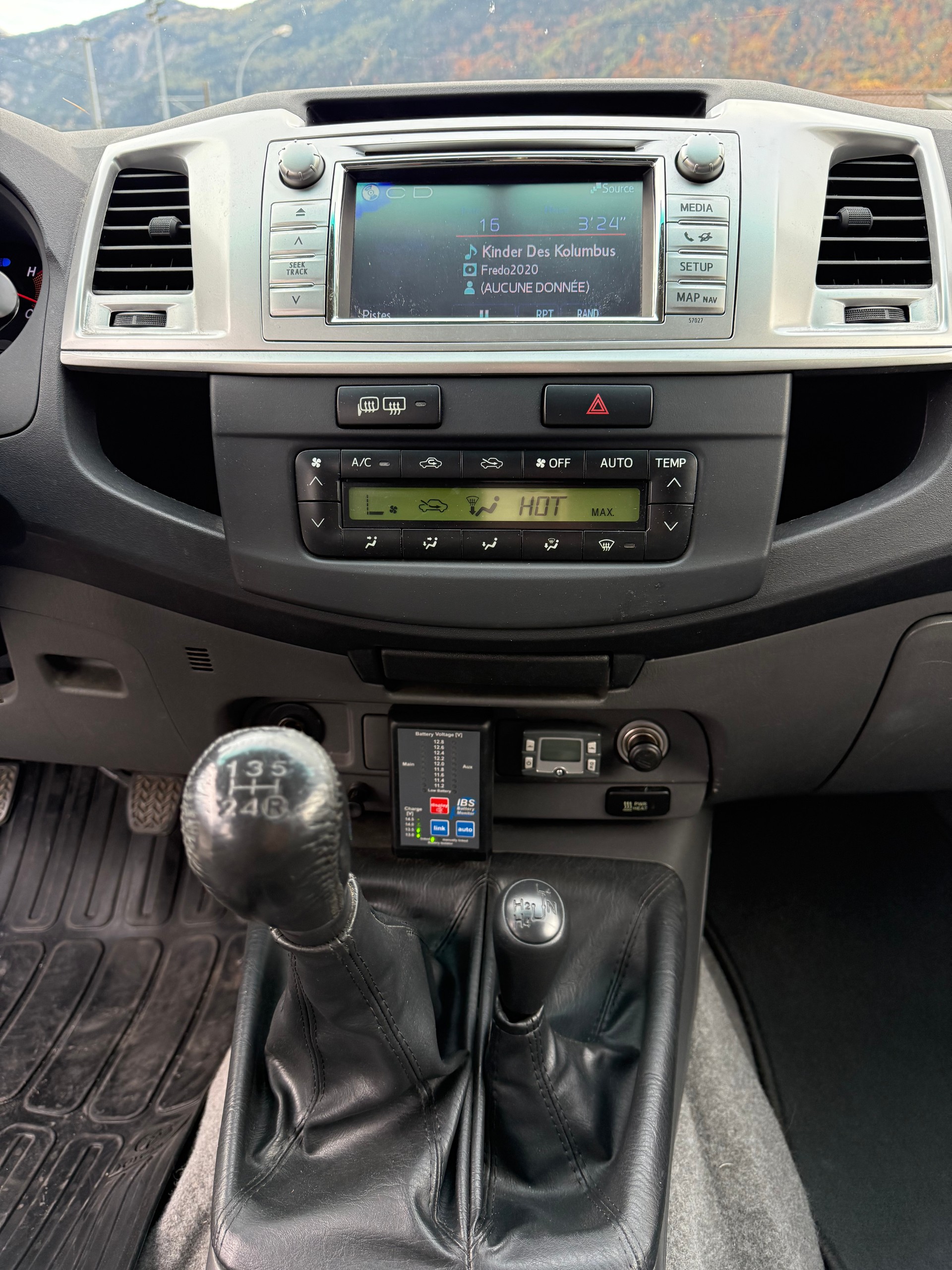 TOYOTA Hilux 3.0 4WD Double Cab Sol Premium - 12