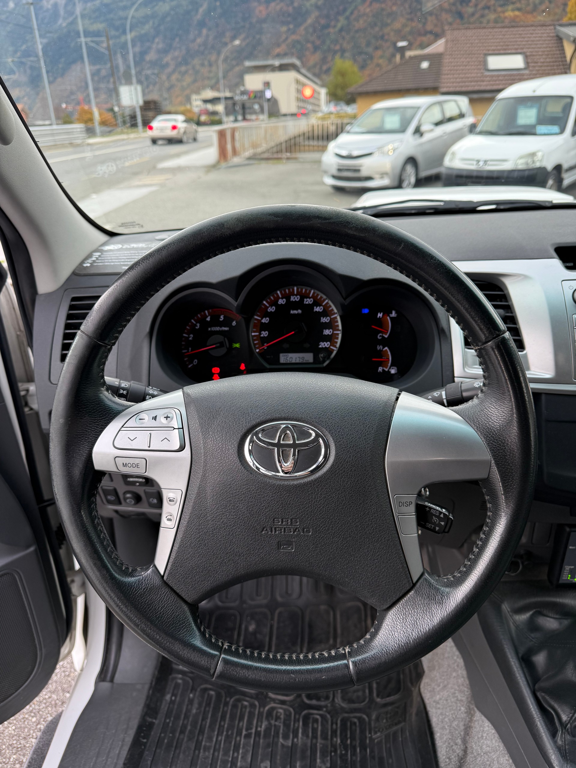 TOYOTA Hilux 3.0 4WD Double Cab Sol Premium - 11