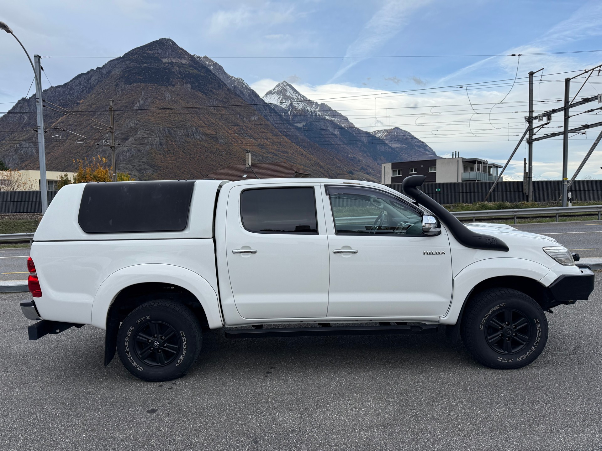 TOYOTA Hilux 3.0 4WD Double Cab Sol Premium - 5