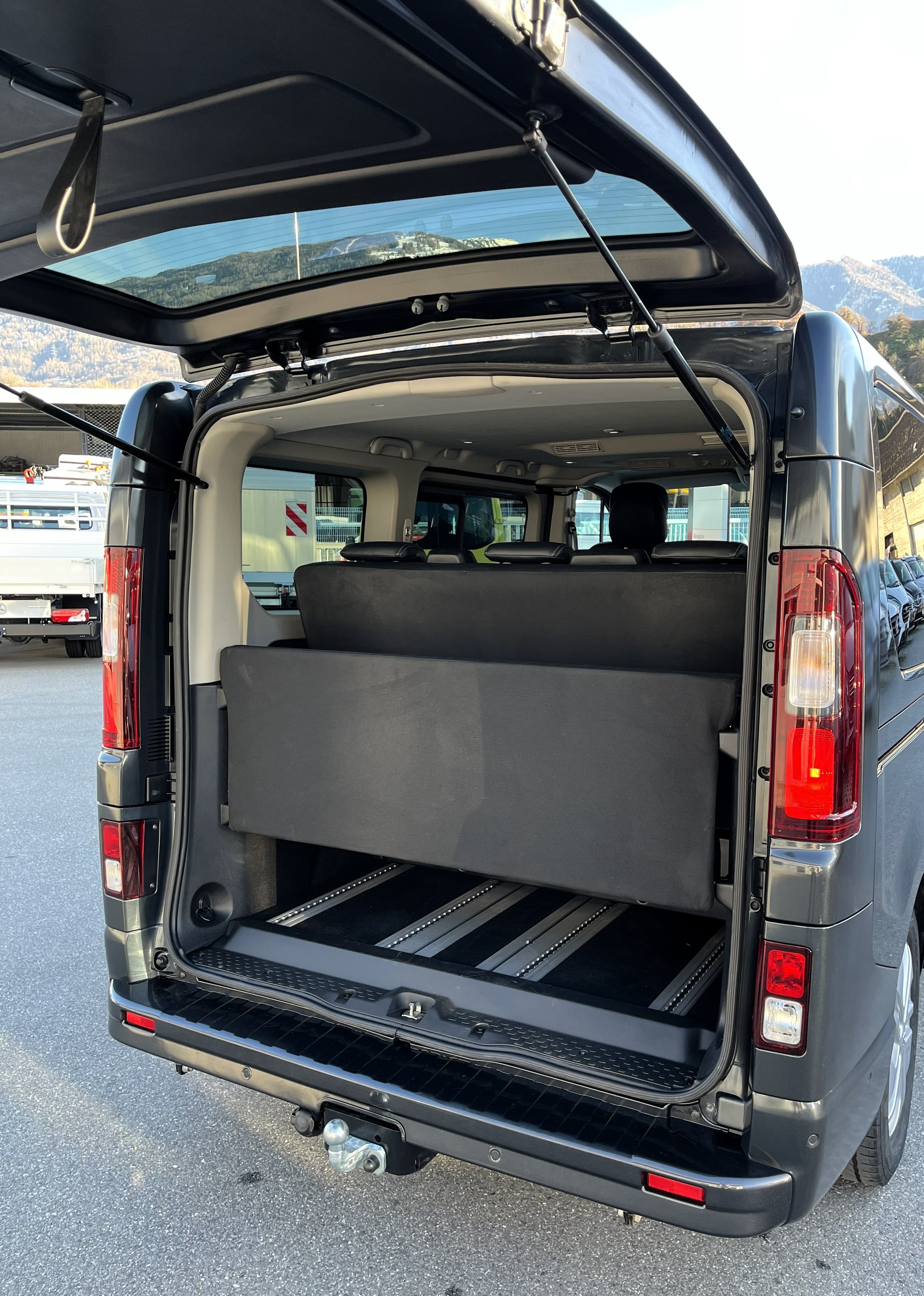 RENAULT Trafic Blue dCi 170 Spaceclass Pack Escapade EDC - 12