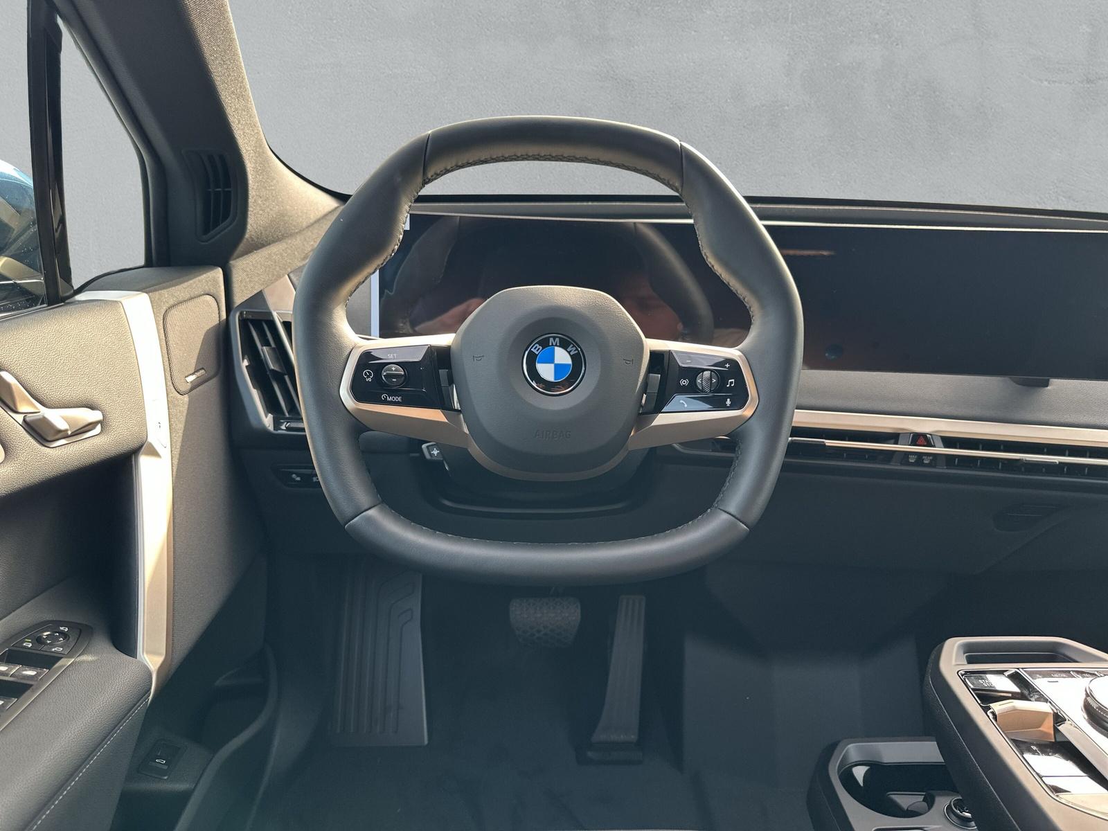 BMW iX xDrive60 i20 (CH) AHK ** Action Leasing à 0.9% ** 📍 - 16