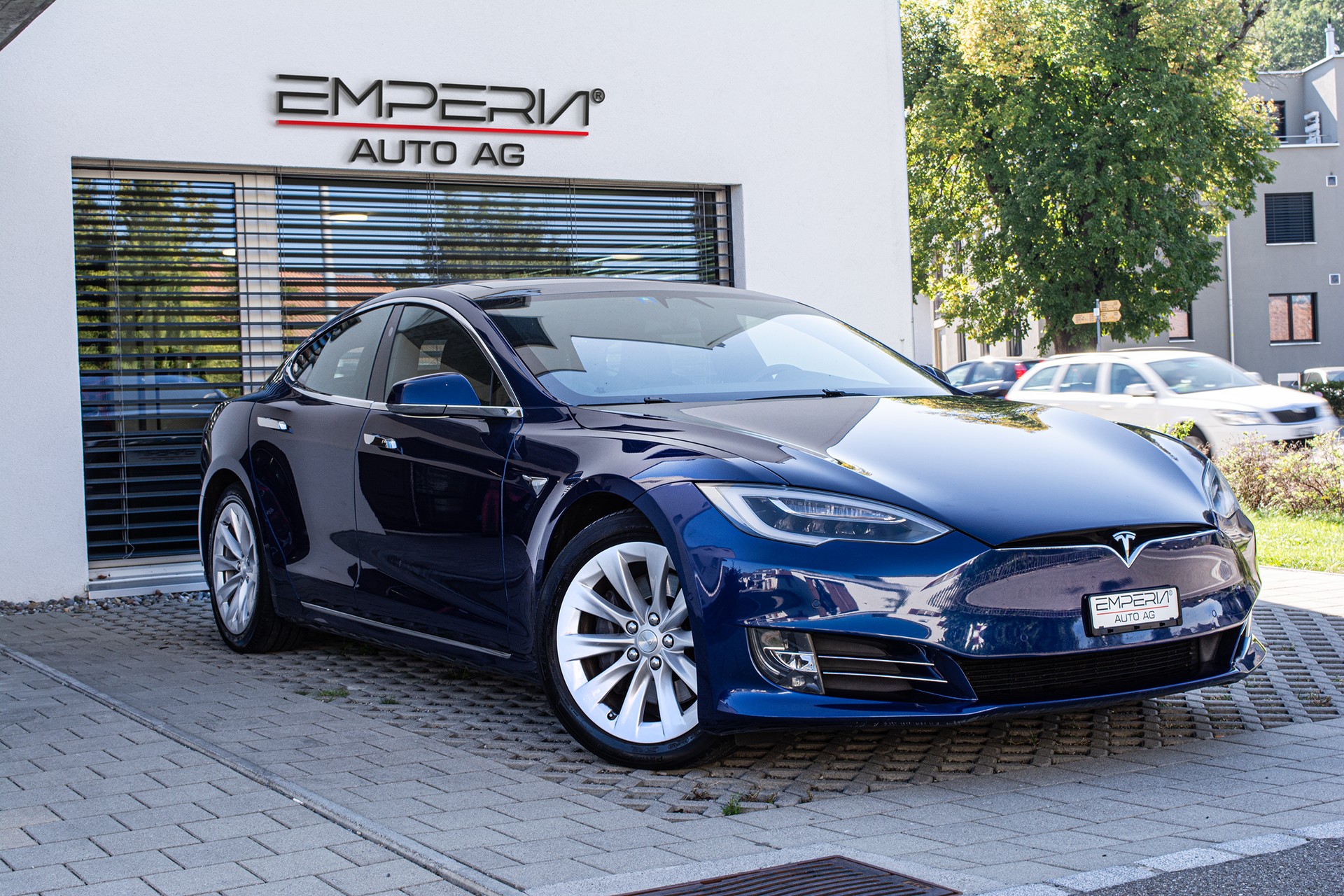 TESLA Model S 75 D - 2