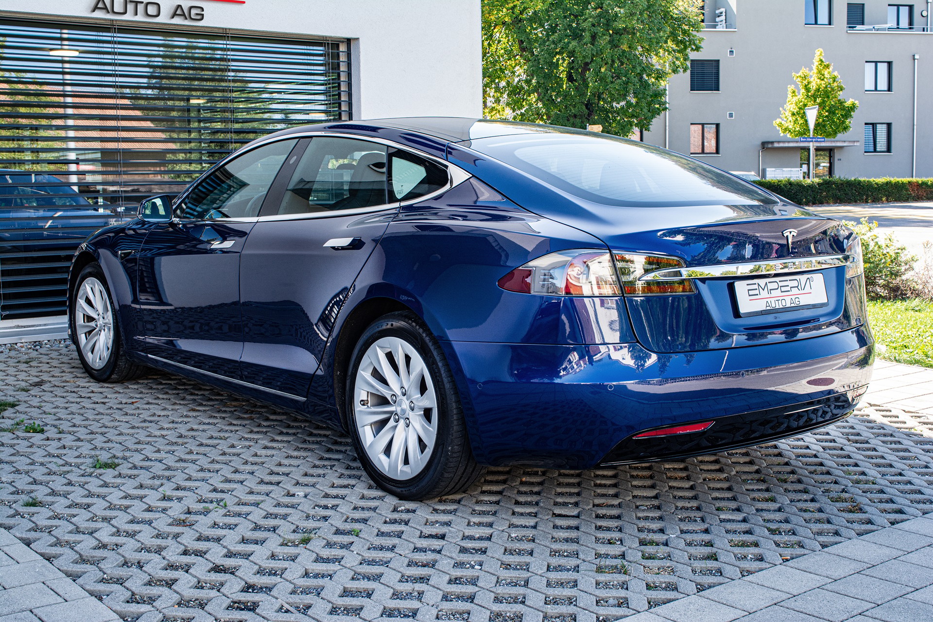 TESLA Model S 75 D - 9