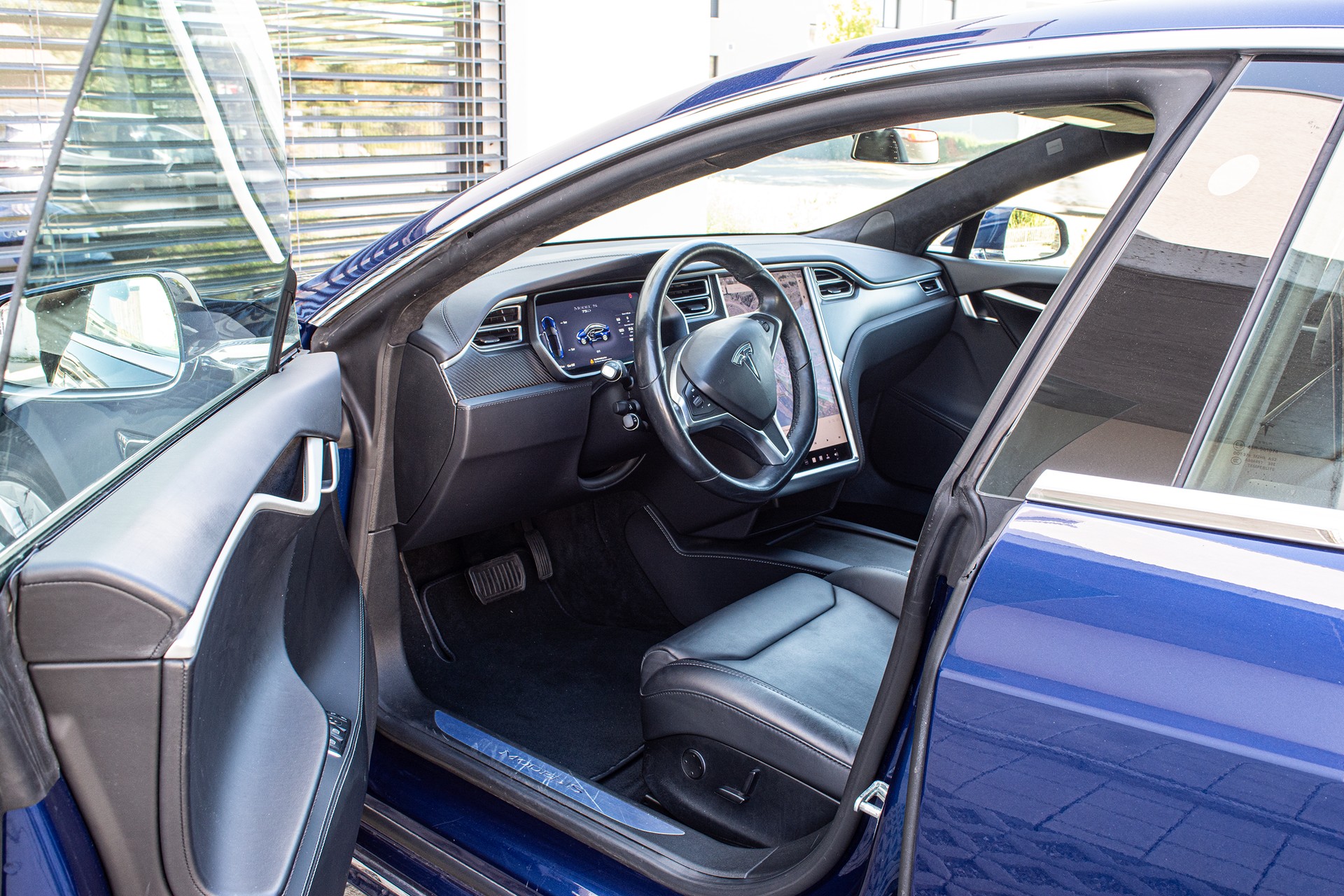 TESLA Model S 75 D - 11