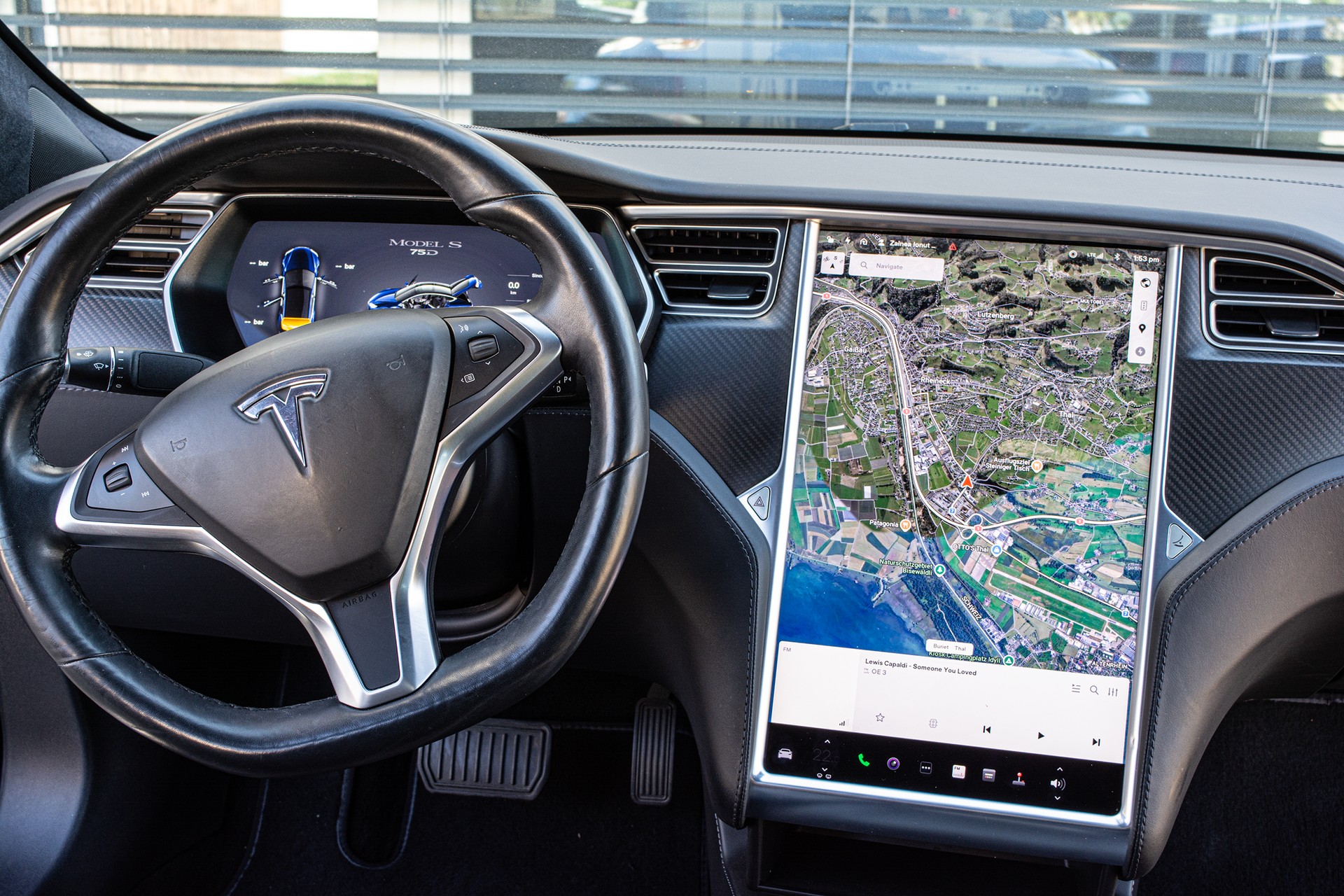 TESLA Model S 75 D - 18