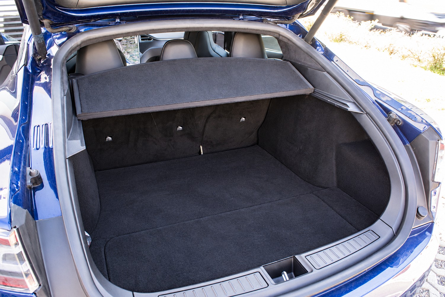 TESLA Model S 75 D - 16
