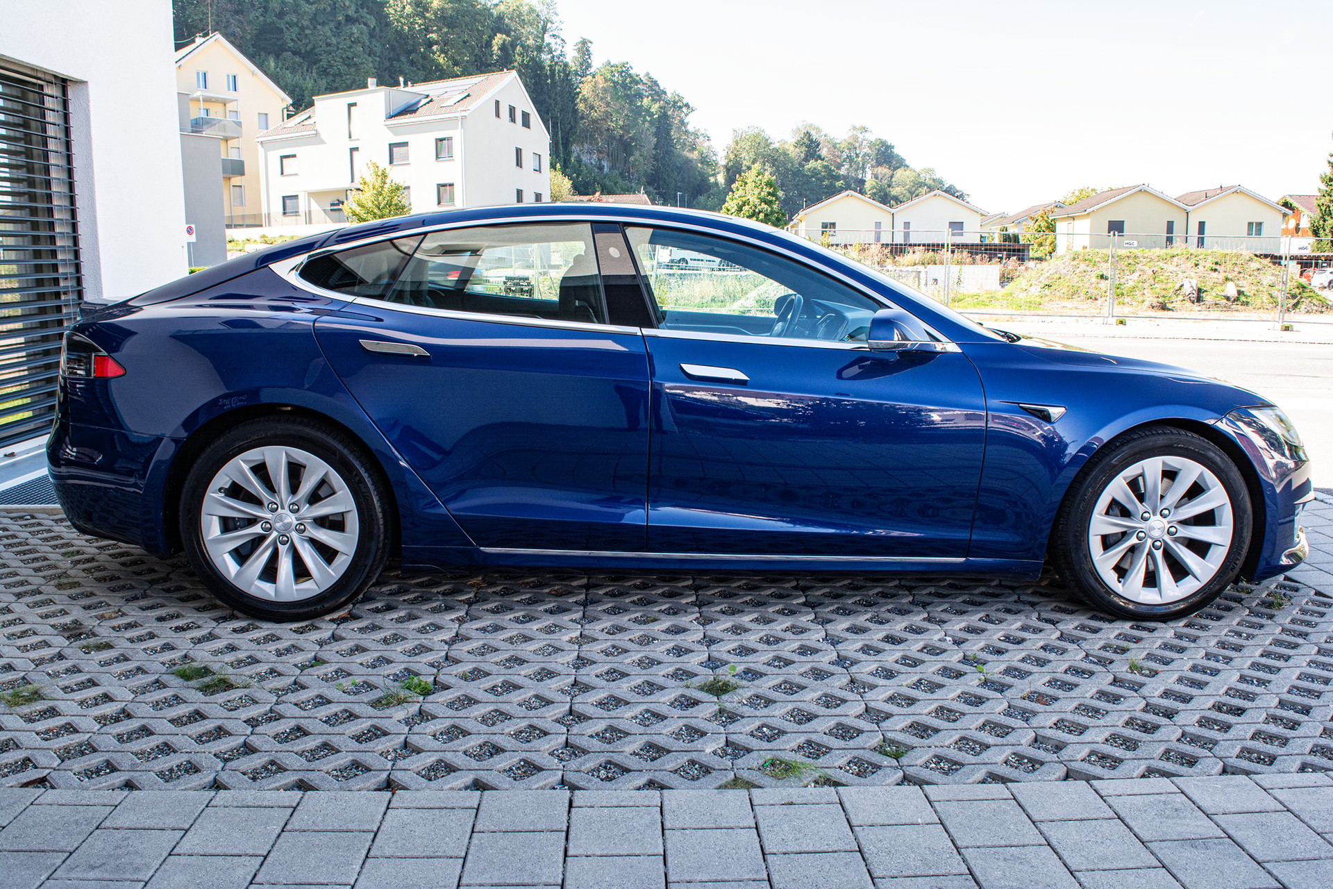 TESLA Model S 75 D - 5