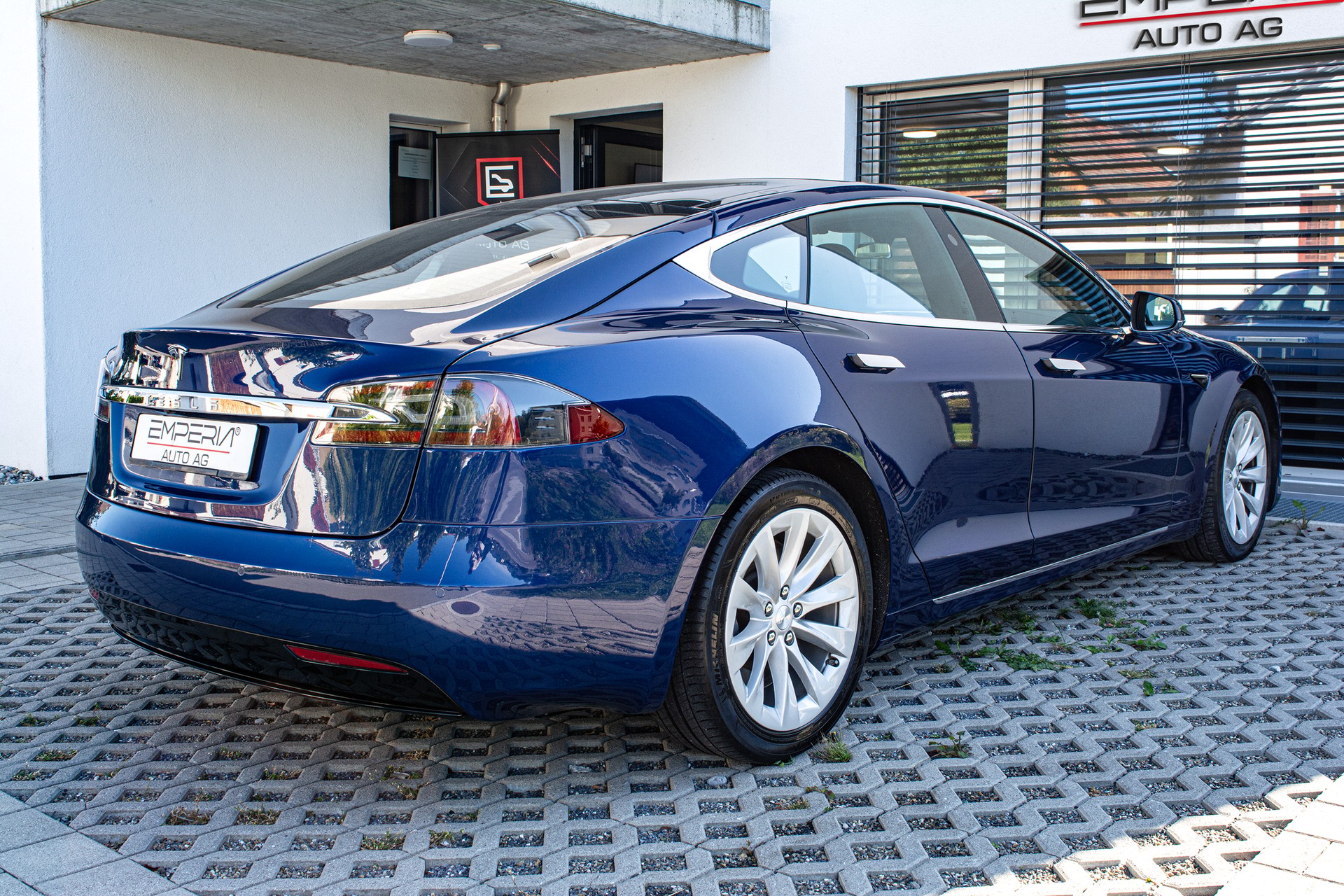 TESLA Model S 75 D - 10