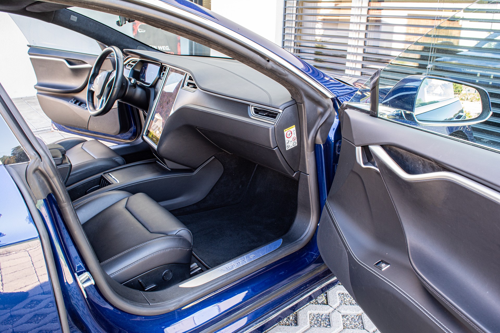 TESLA Model S 75 D - 15