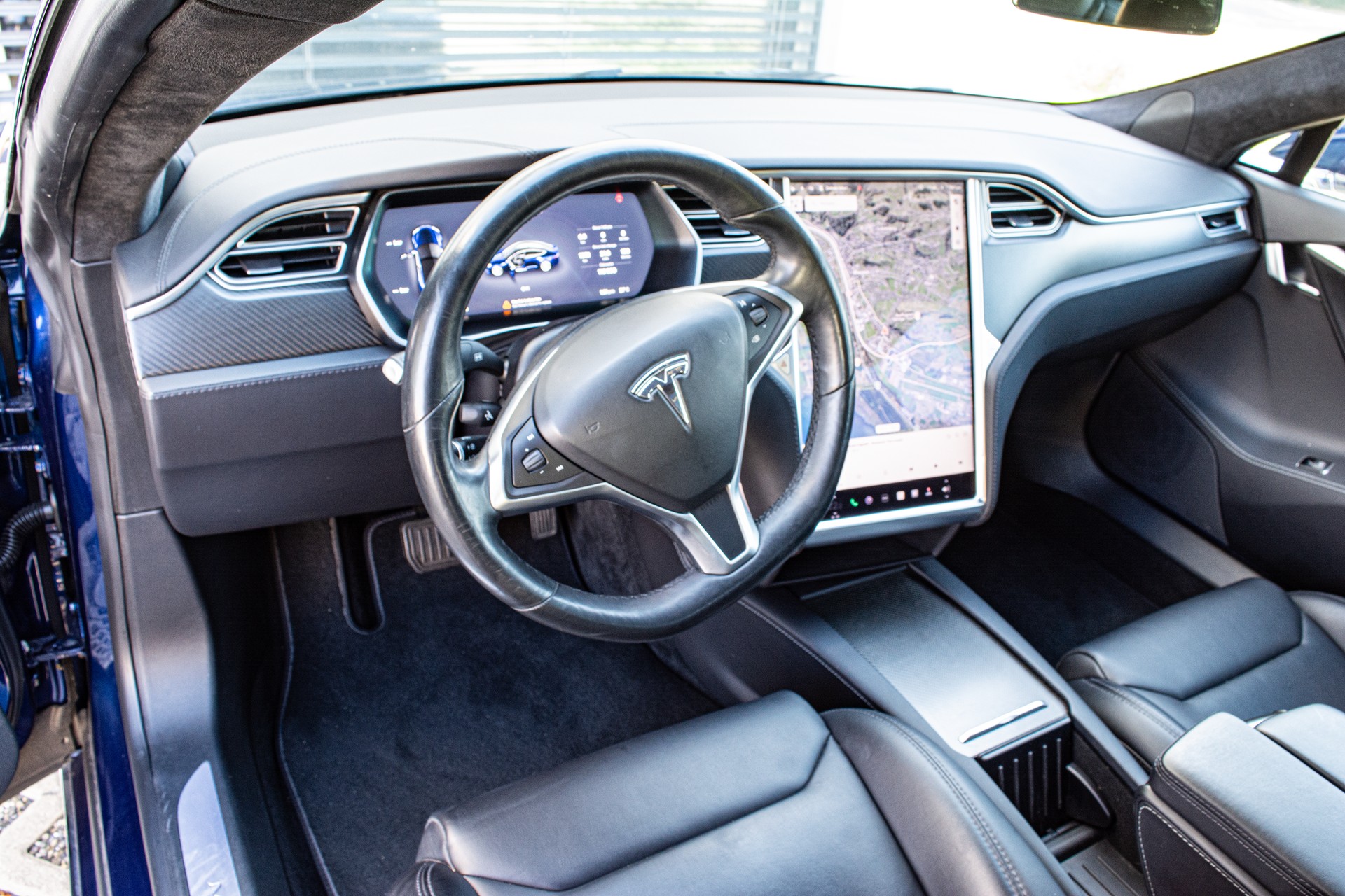 TESLA Model S 75 D - 12
