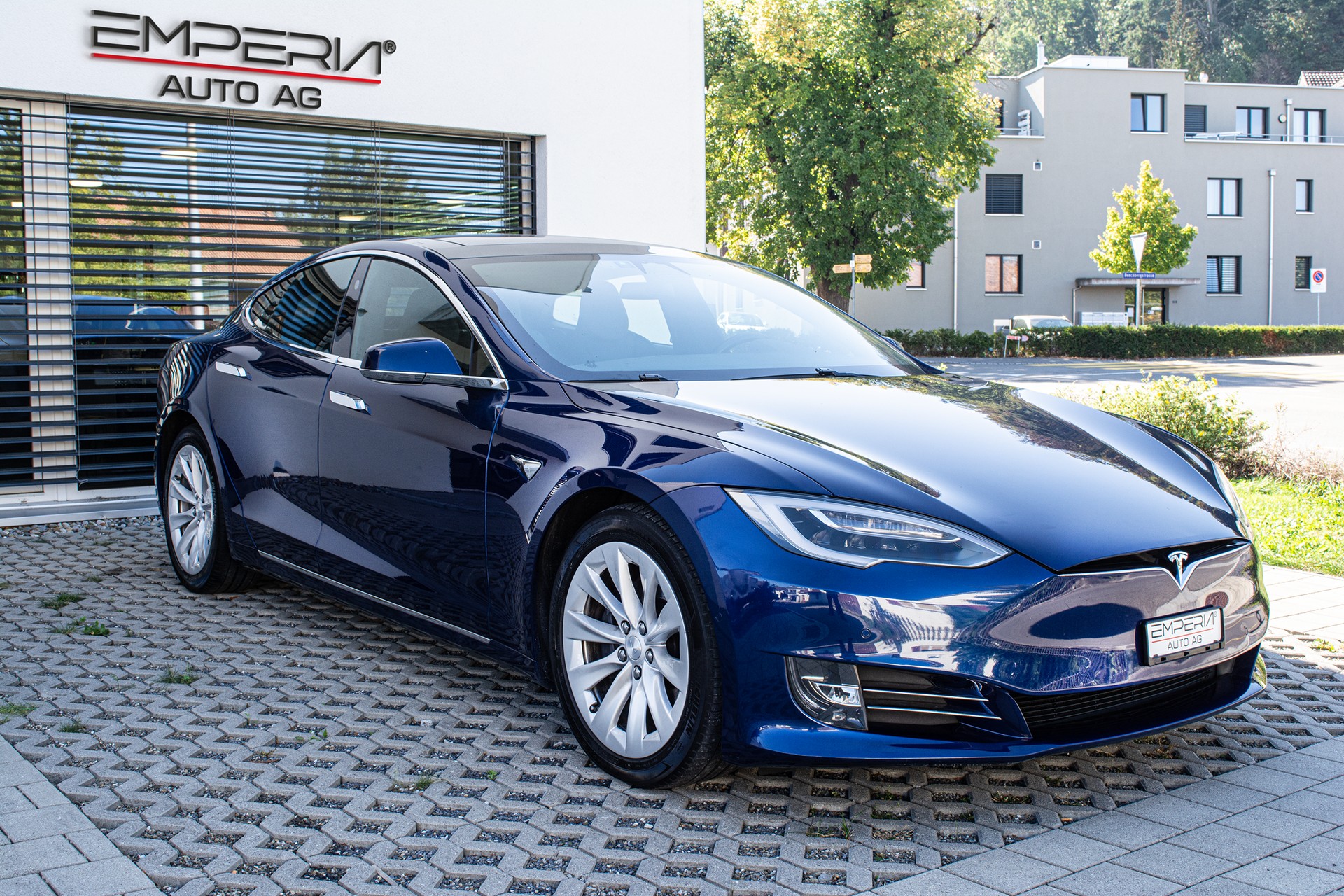 TESLA Model S 75 D - 8