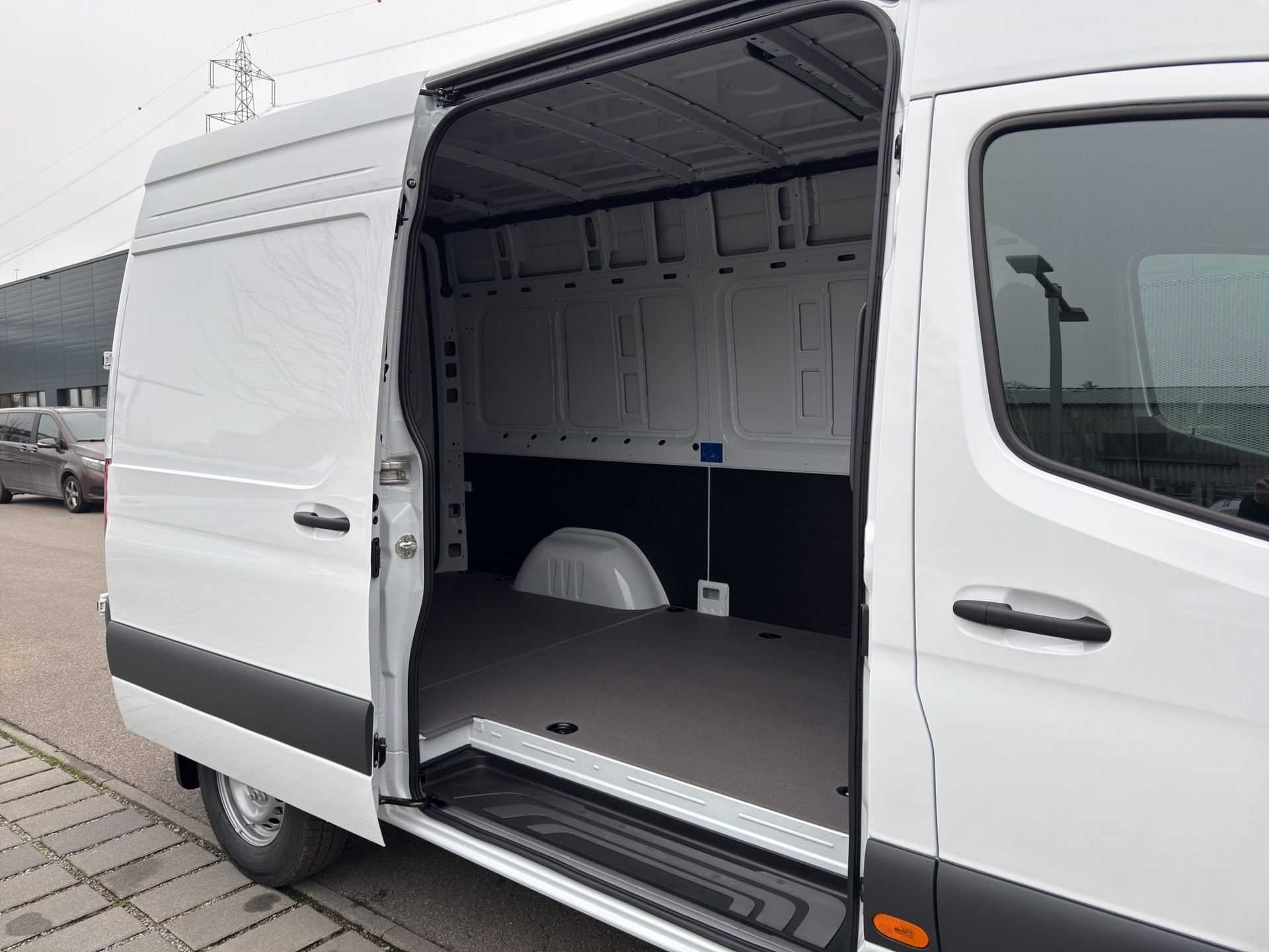 MERCEDES-BENZ eSprinter 320 PRO KA 3665mm S Worker - 18