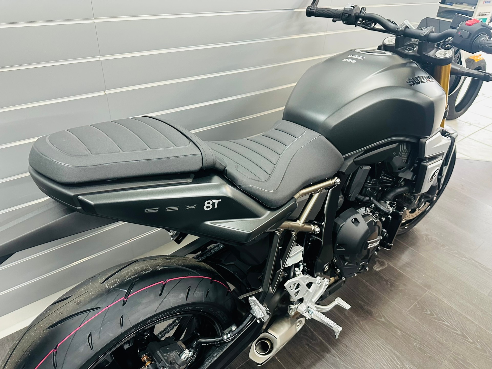 SUZUKI GSX-8T - 4