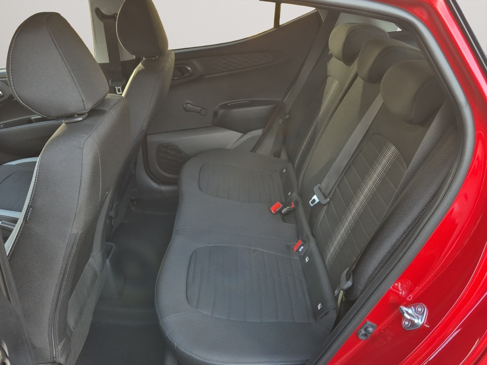 HYUNDAI i10 1.2 Amplia Aut. - 12