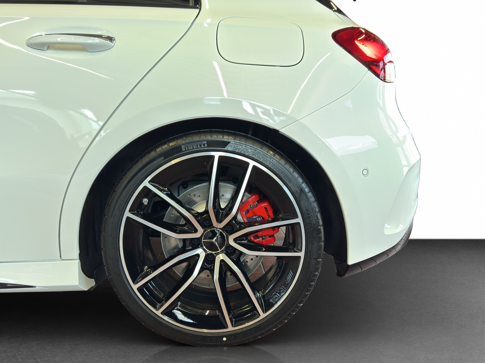 MERCEDES-BENZ A AMG 35 4Matic+ 8G-DCT - 23