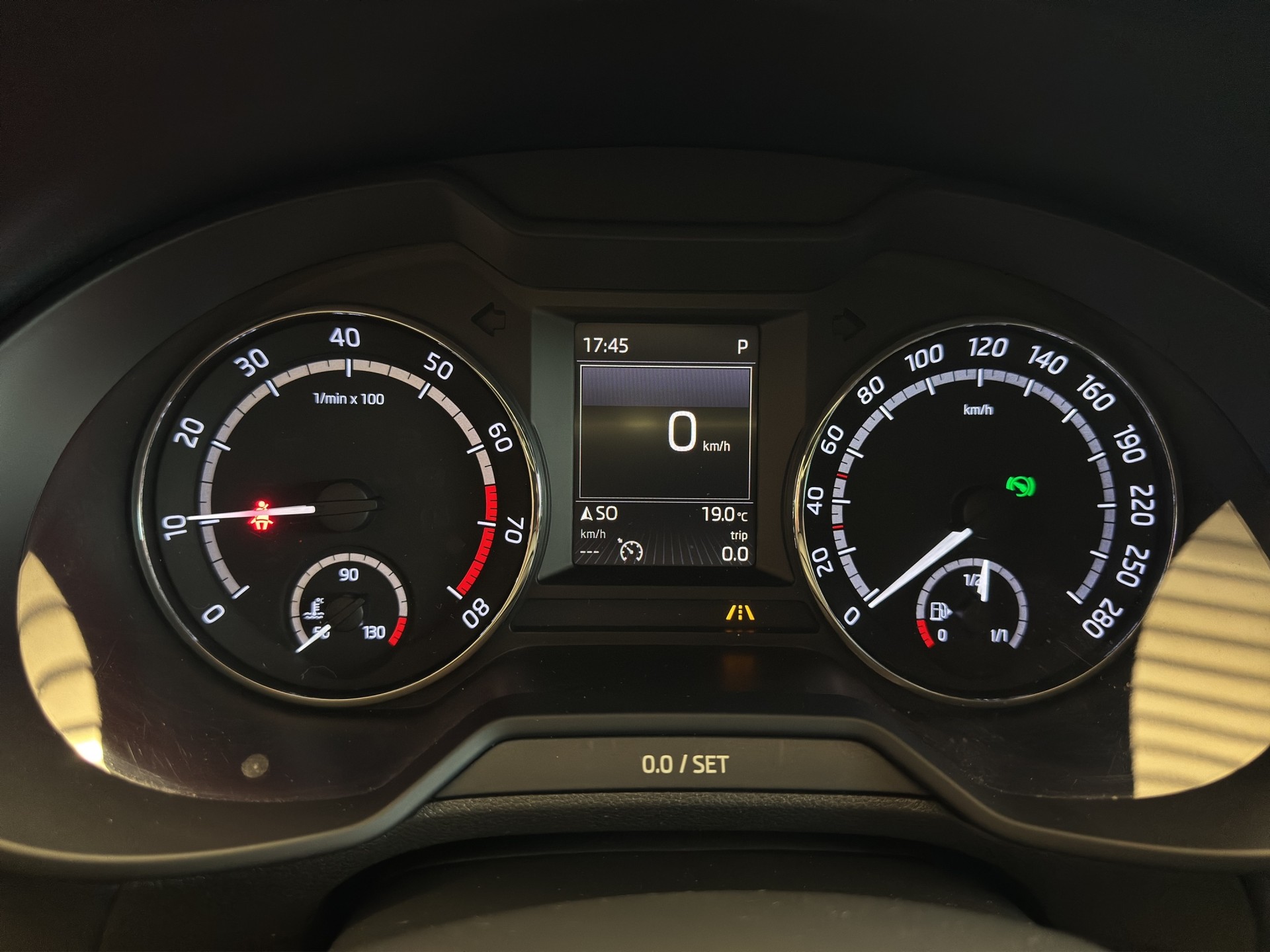 SKODA Octavia Combi 2.0 TSI RS 230 DSG - 9