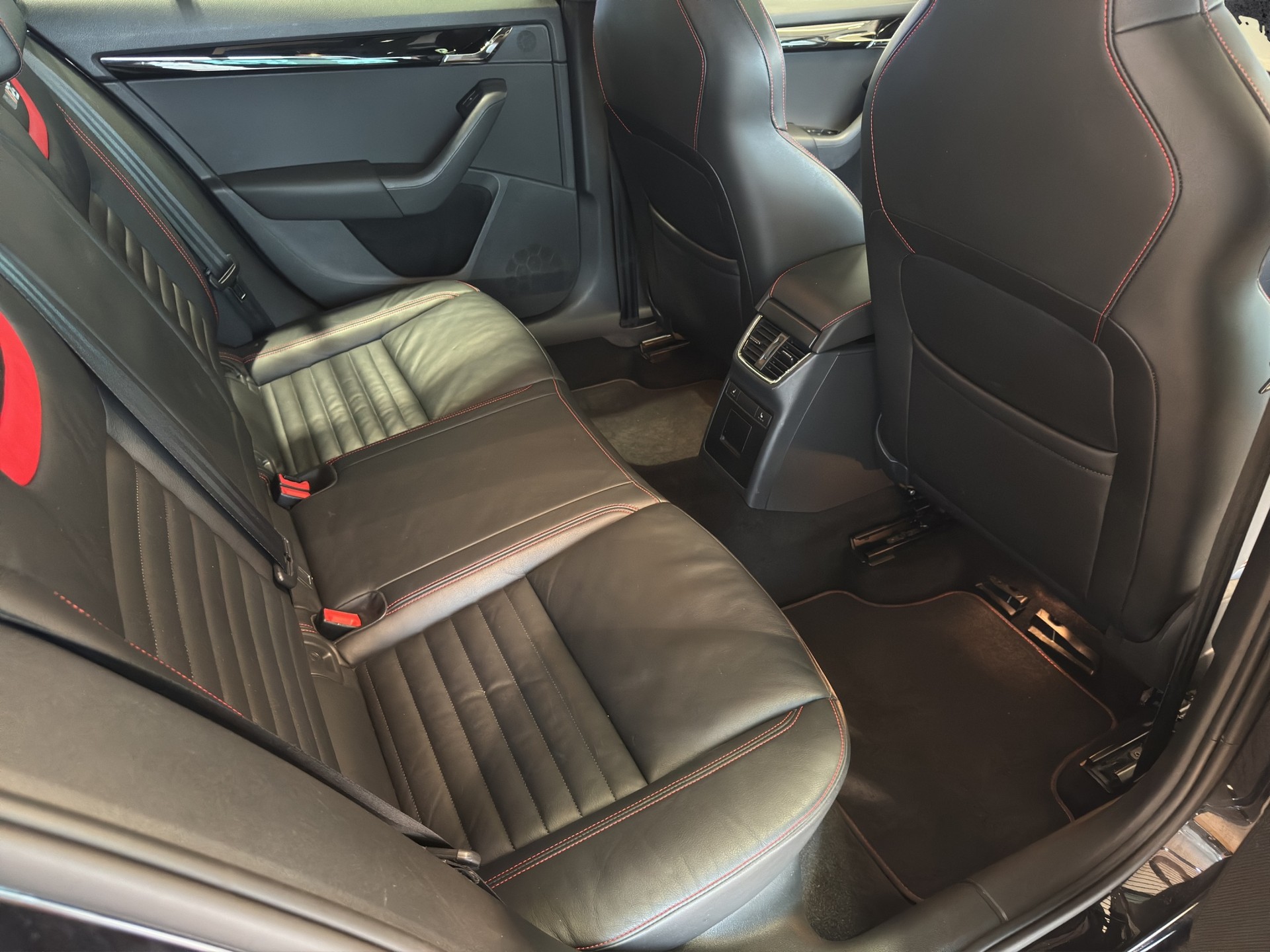 SKODA Octavia Combi 2.0 TSI RS 230 DSG - 16