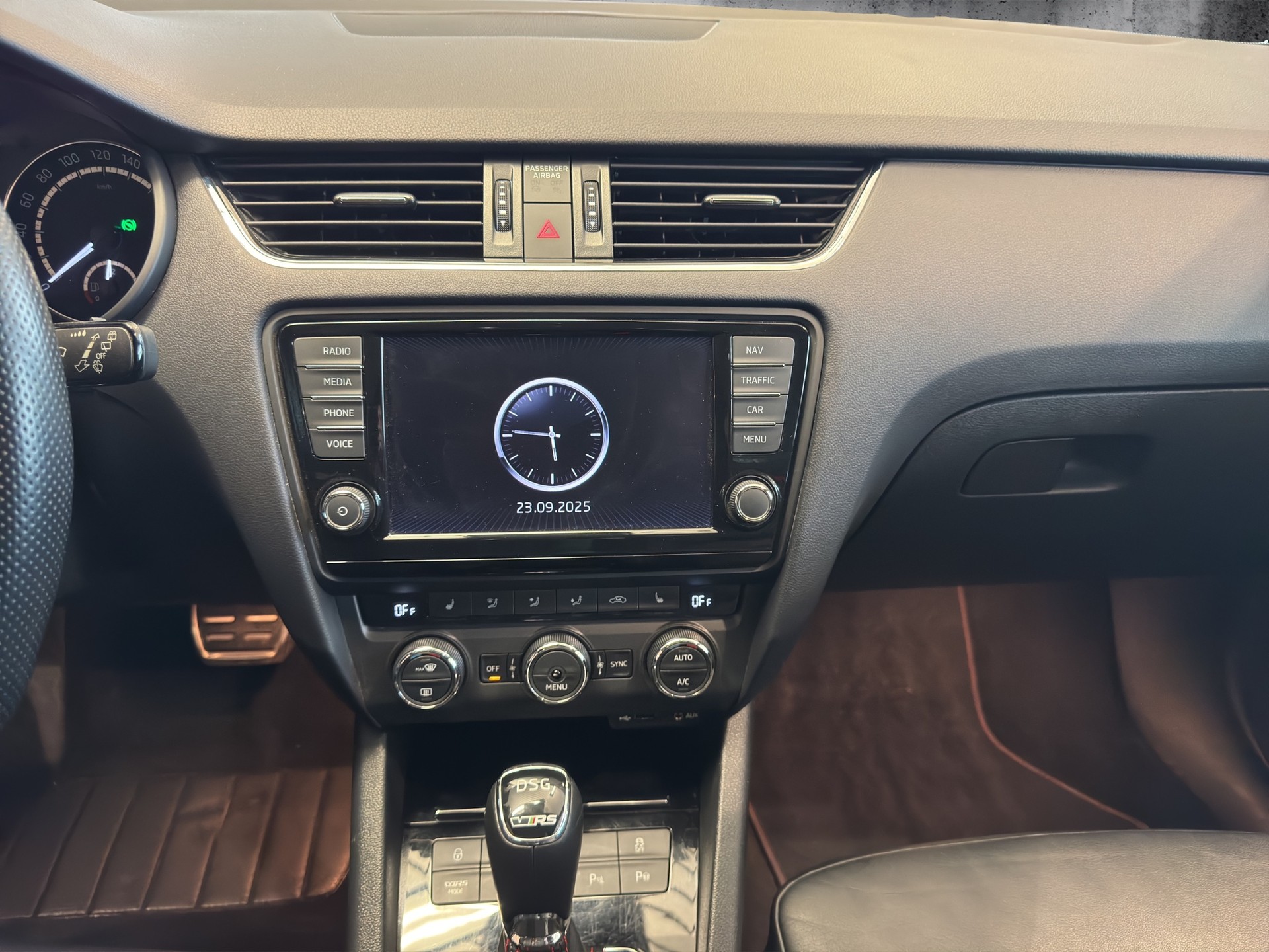 SKODA Octavia Combi 2.0 TSI RS 230 DSG - 11