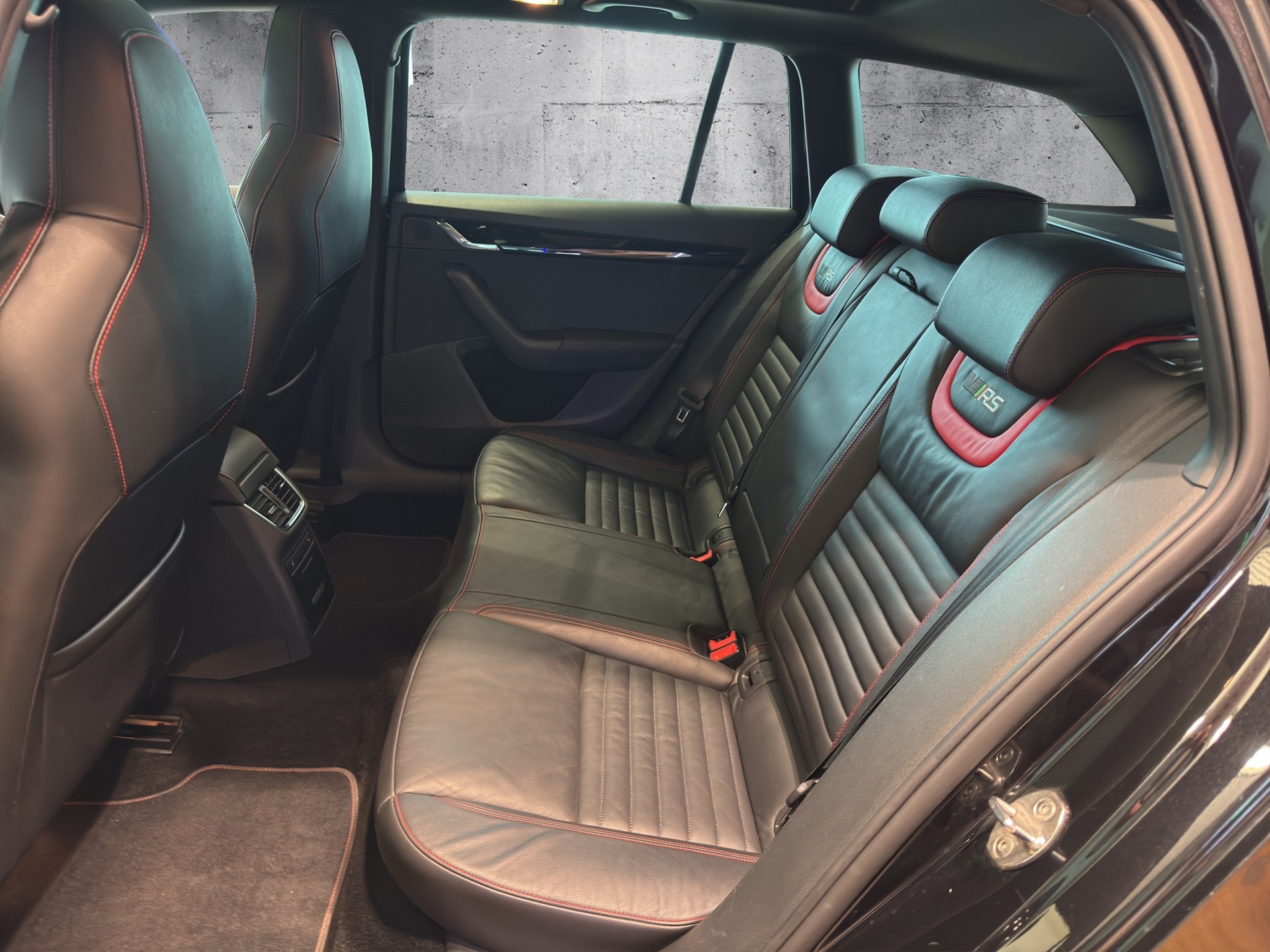 SKODA Octavia Combi 2.0 TSI RS 230 DSG - 15