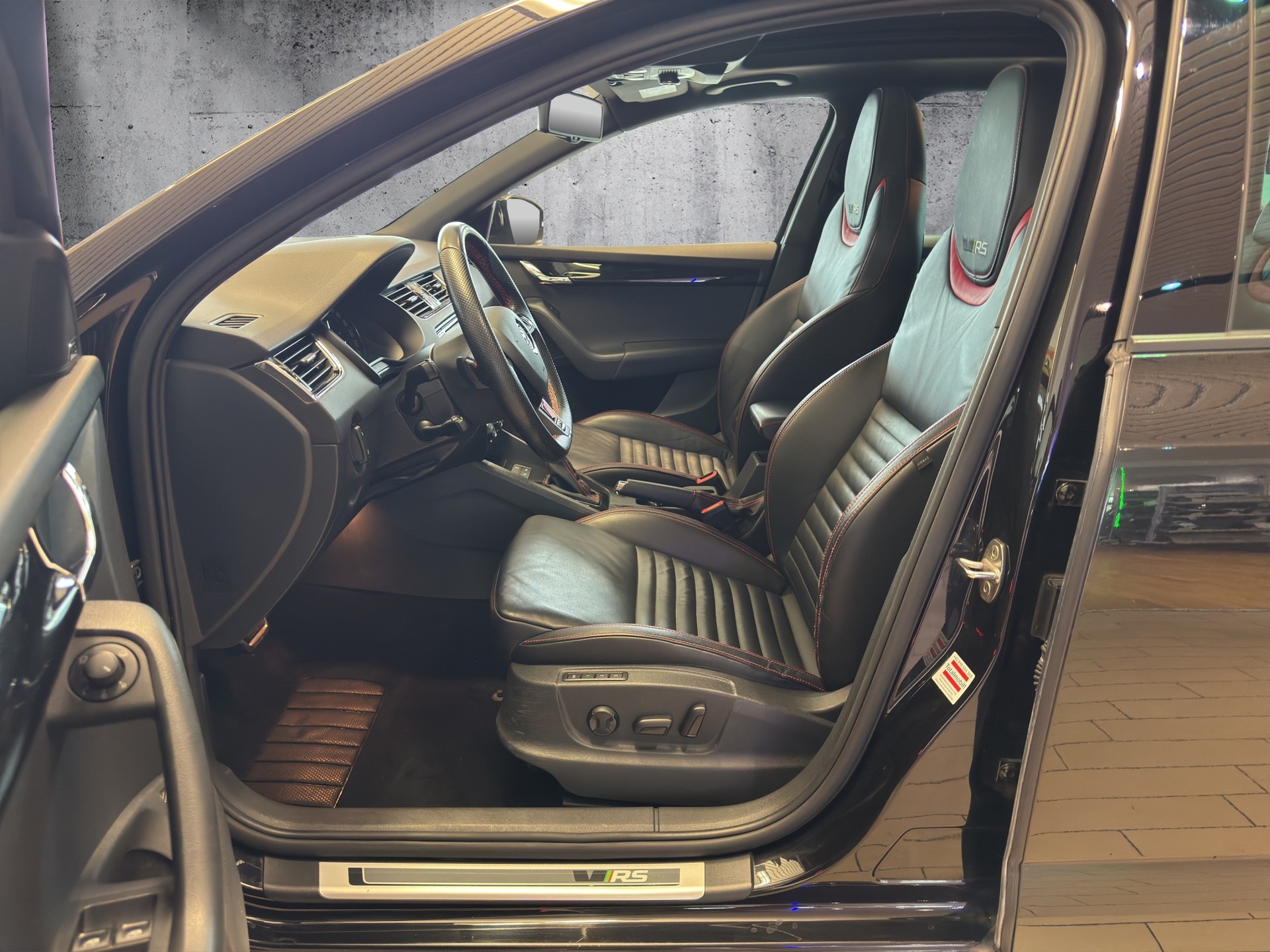 SKODA Octavia Combi 2.0 TSI RS 230 DSG - 6