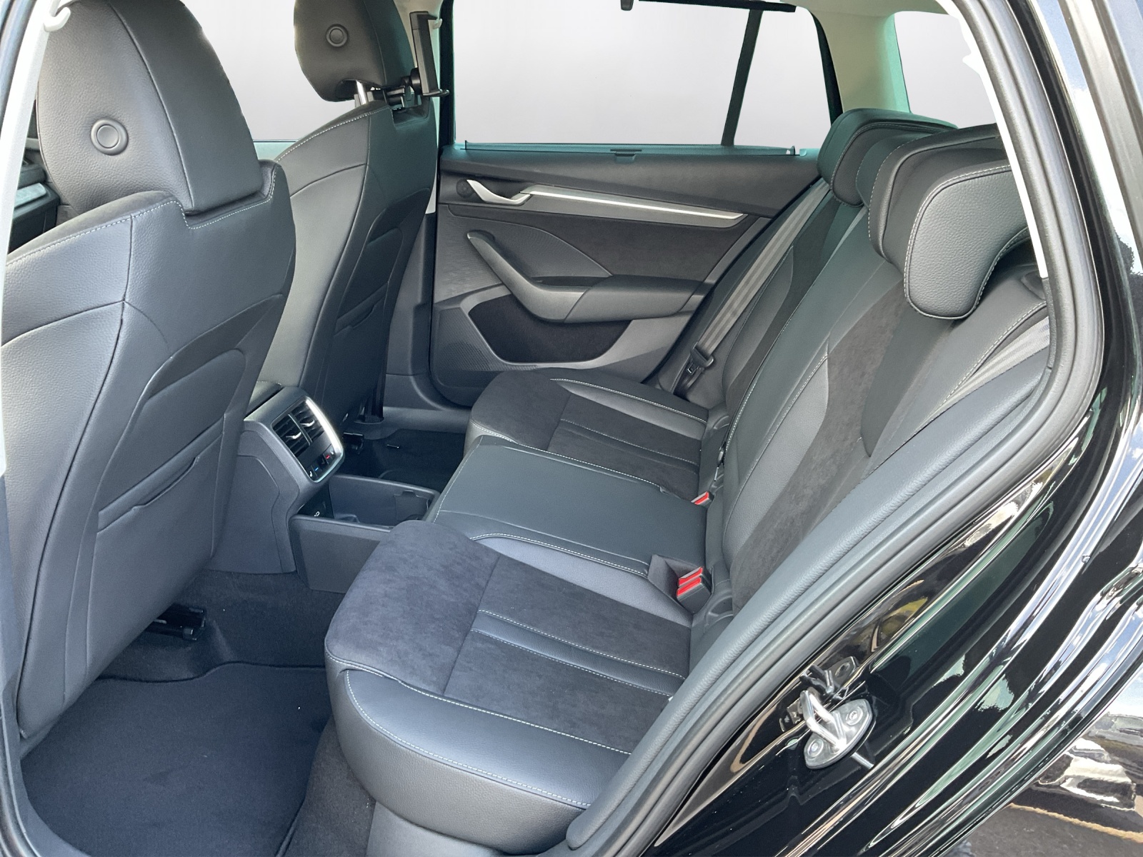 SKODA Octavia Combi 2.0 TSI DSG Selection 4x4 - 12