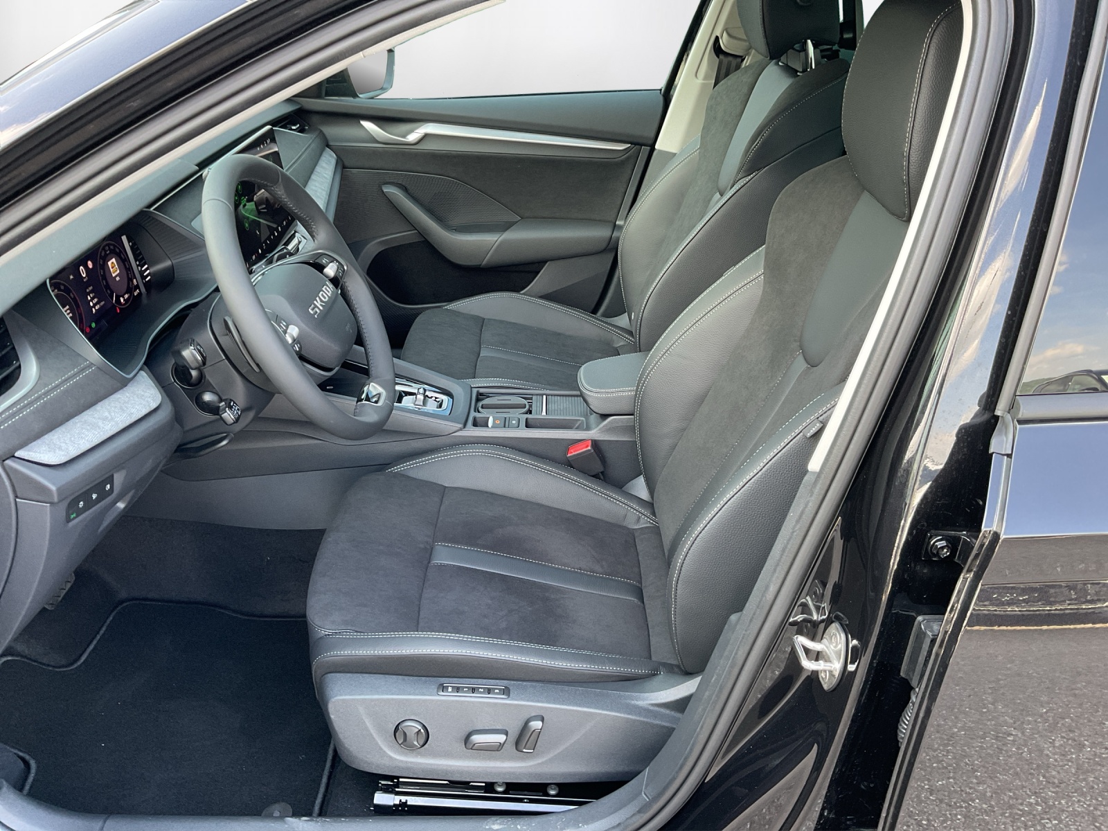 SKODA Octavia Combi 2.0 TSI DSG Selection 4x4 - 11