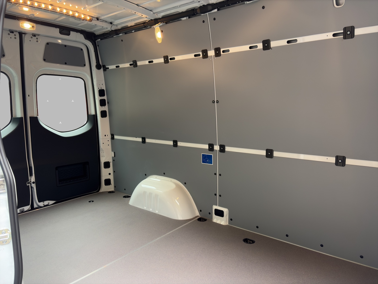 MERCEDES-BENZ eSprinter 320 81kWh Standard Pro WORKER - 9