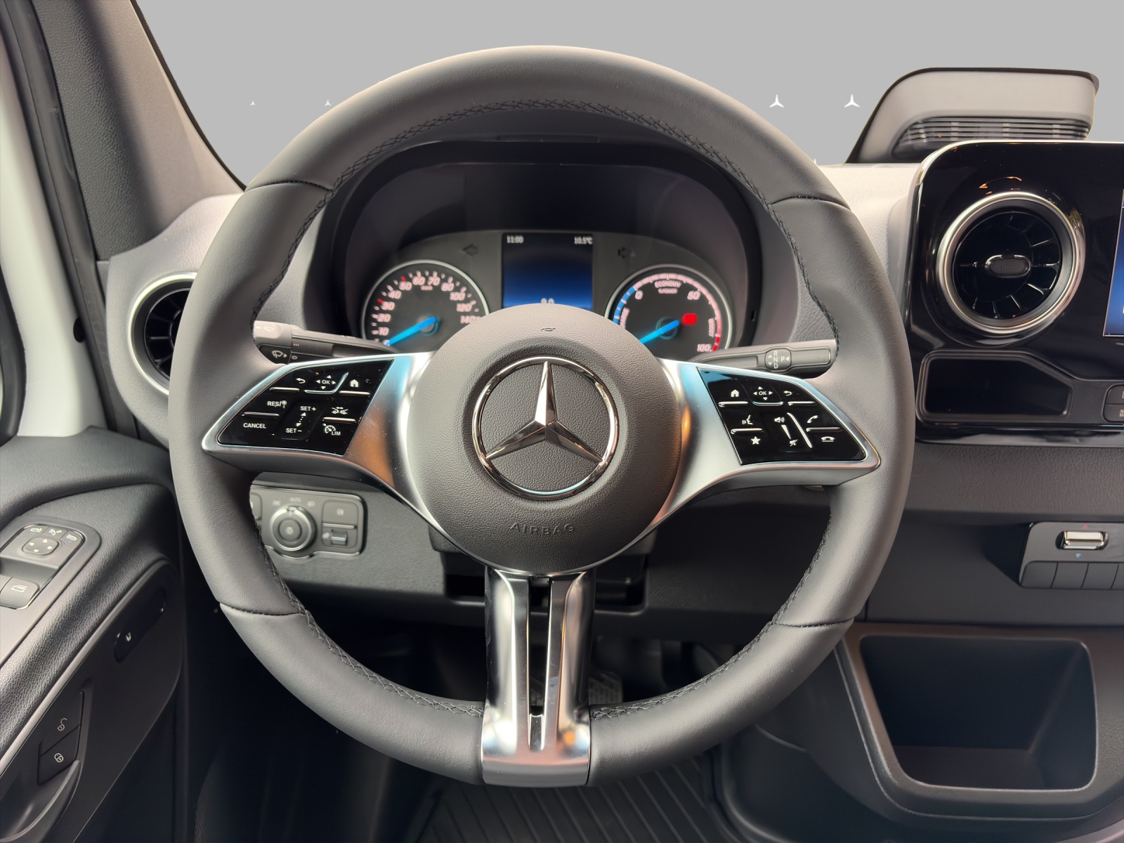 MERCEDES-BENZ eSprinter 320 81kWh Standard Pro WORKER - 13