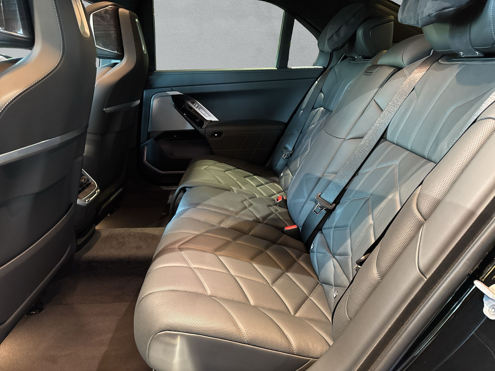 BMW i7 eDrive 50 - 9