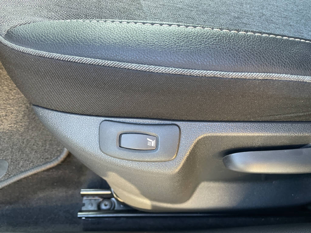 RENAULT Captur 1.2 TCe 90th Anniv. EDC - 13