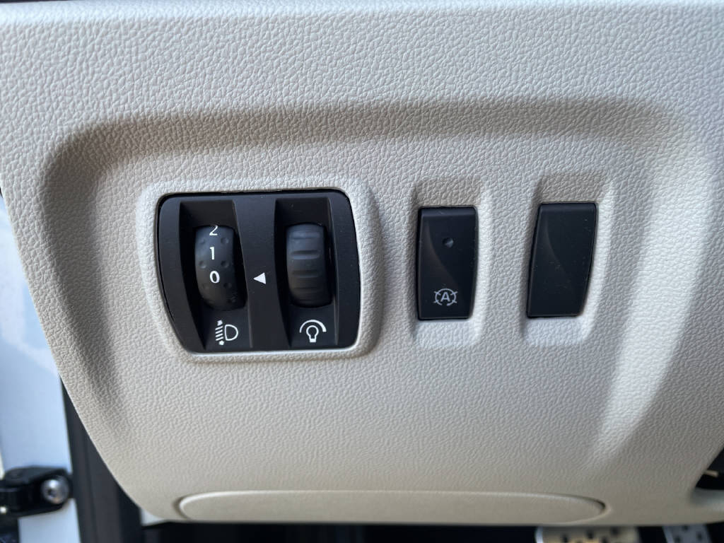 RENAULT Captur 1.2 TCe 90th Anniv. EDC - 14