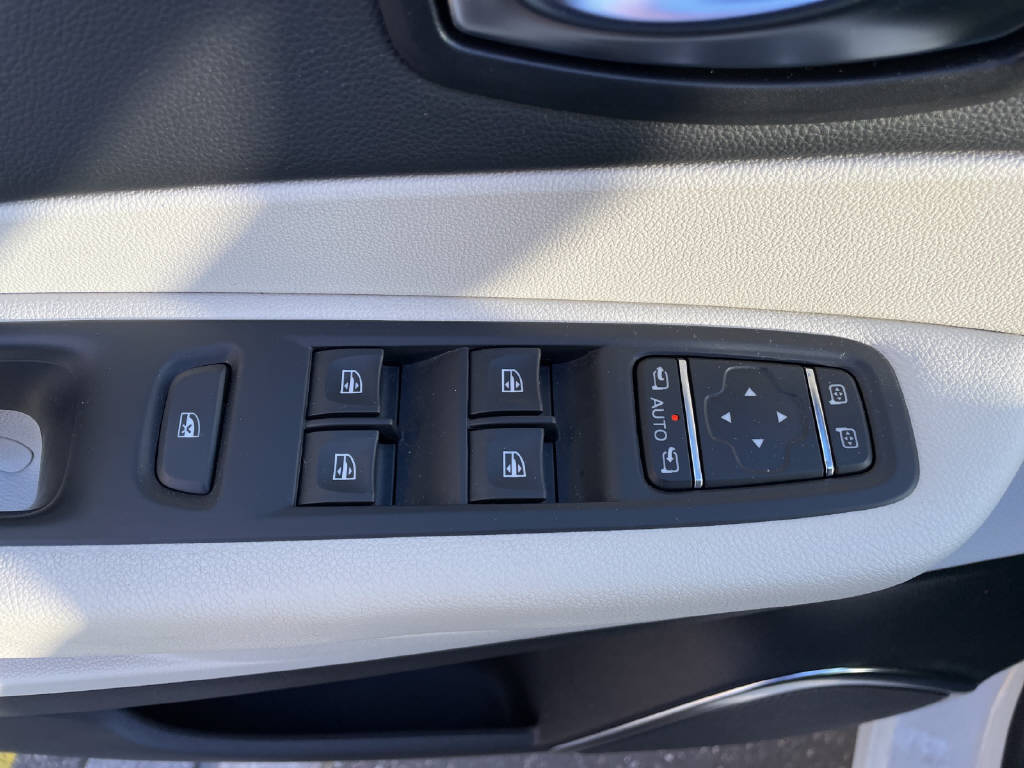 RENAULT Captur 1.2 TCe 90th Anniv. EDC - 12