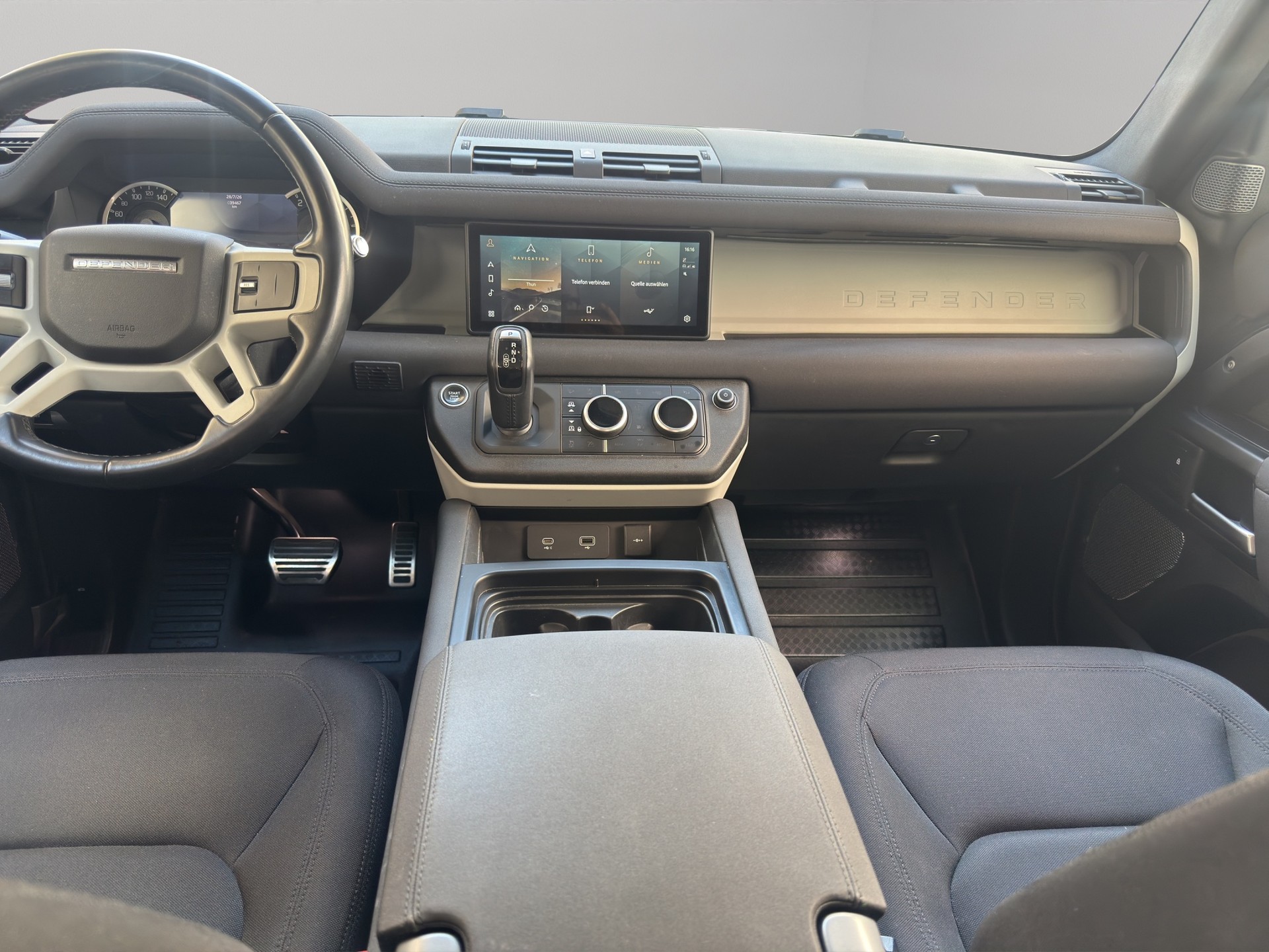 LAND ROVER Defender 110 3.0 D I6 200 - 7
